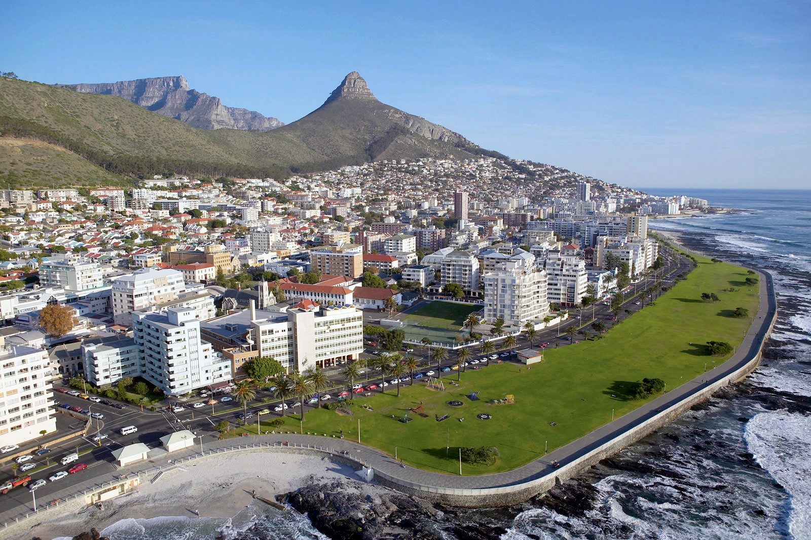 2-Bed BEACHFRONT apartment with SEA&MOUNTAIN VIEWS