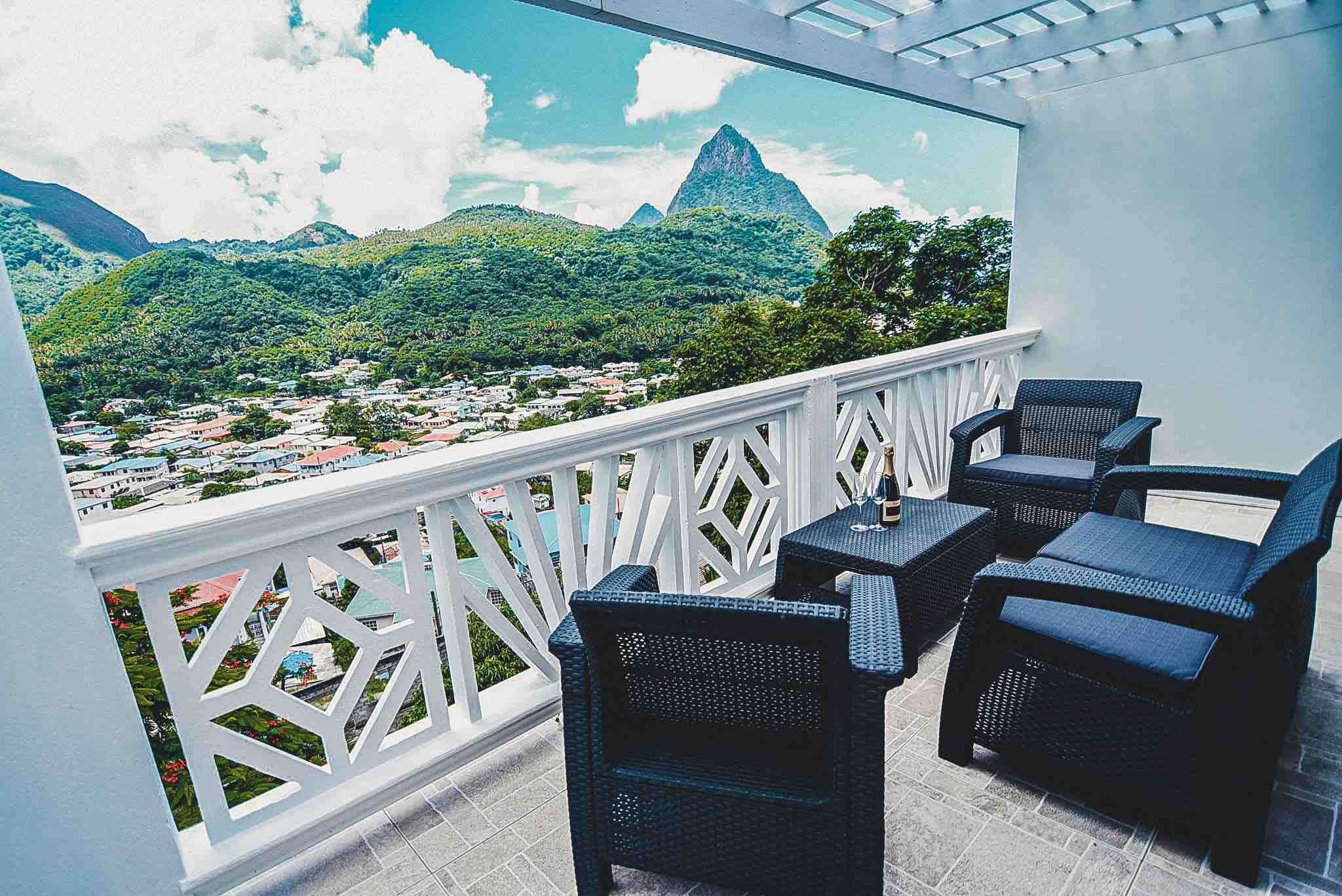 Sugarmon Villas Piton Cave Suite Premium View!