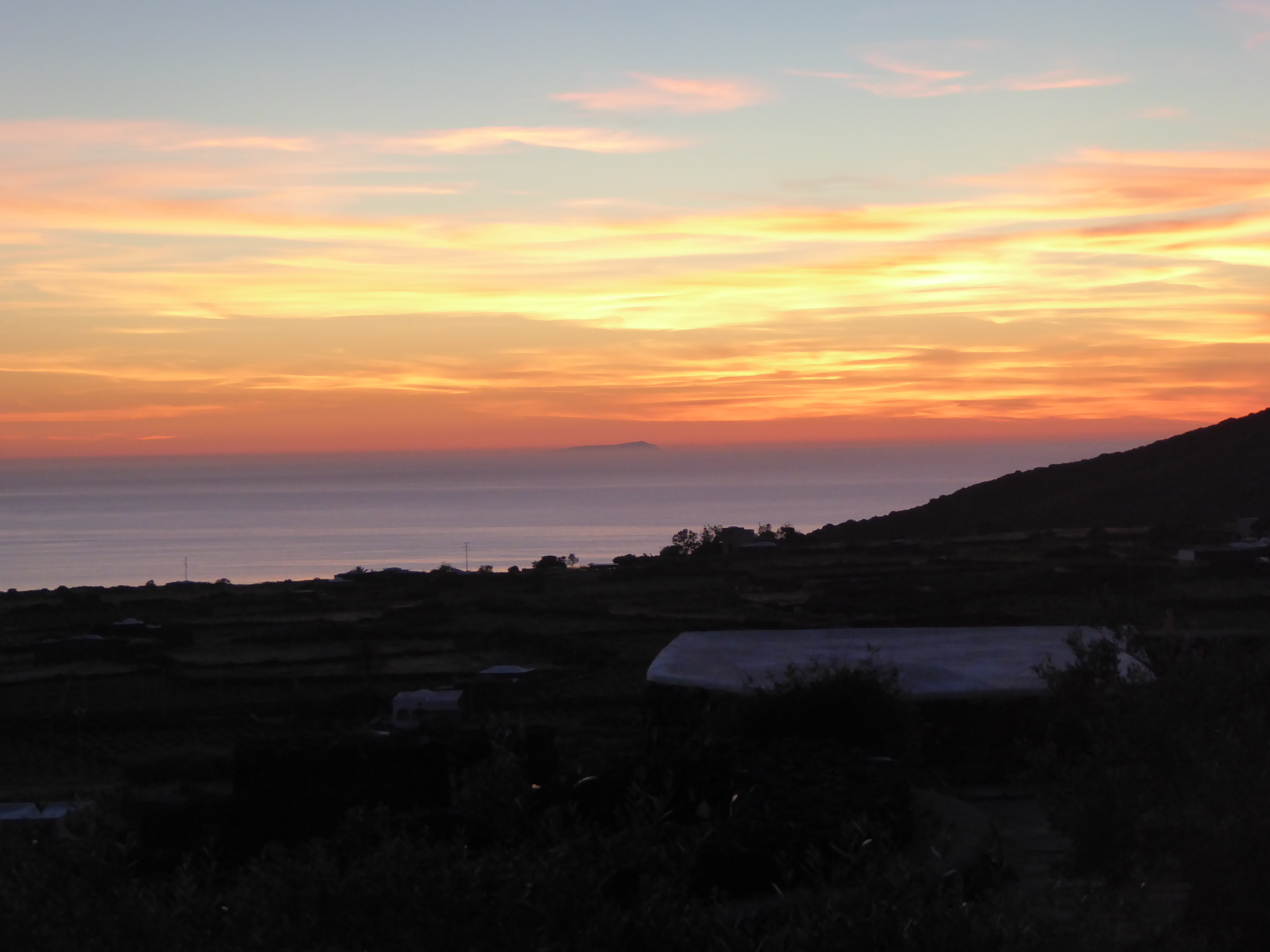 Dammusi Wellness, Sunset Artists