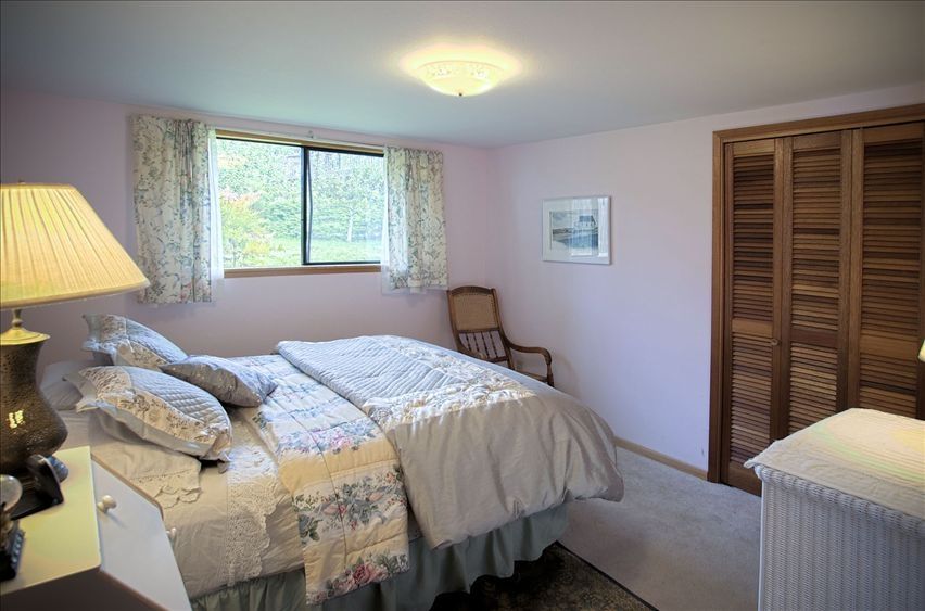 Beachfront cozy house quiet kayaks dogs fire pit Houses for Rent in Freeland, Washington