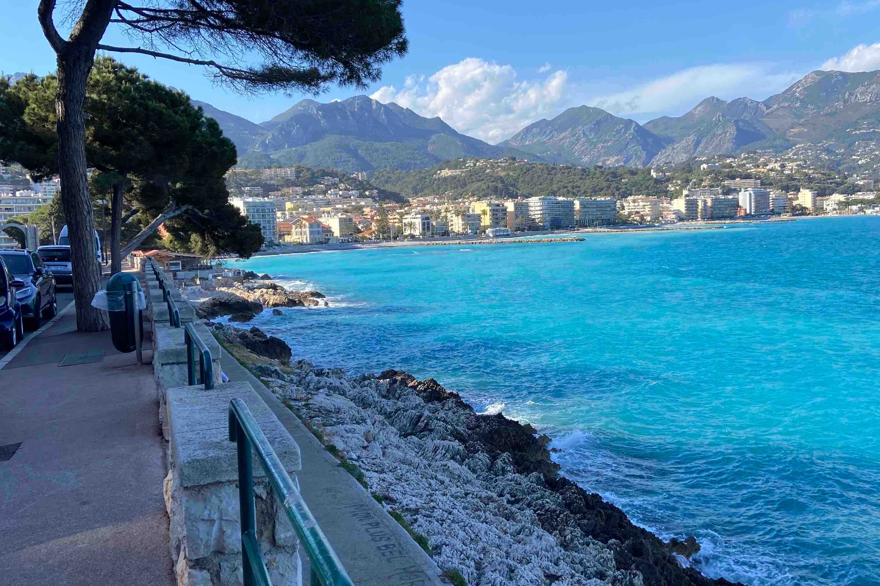 Spacious beach terrace apartment, train station, parking!