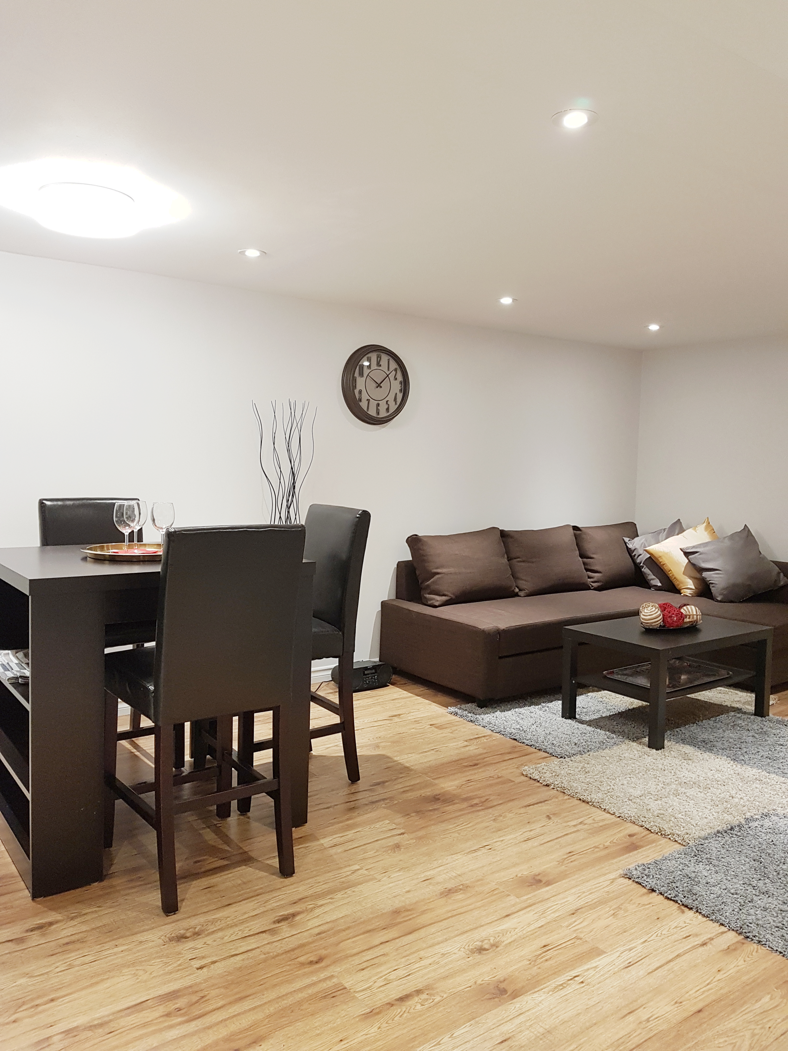 Private Entrance Suite Free Parking next/Airport
