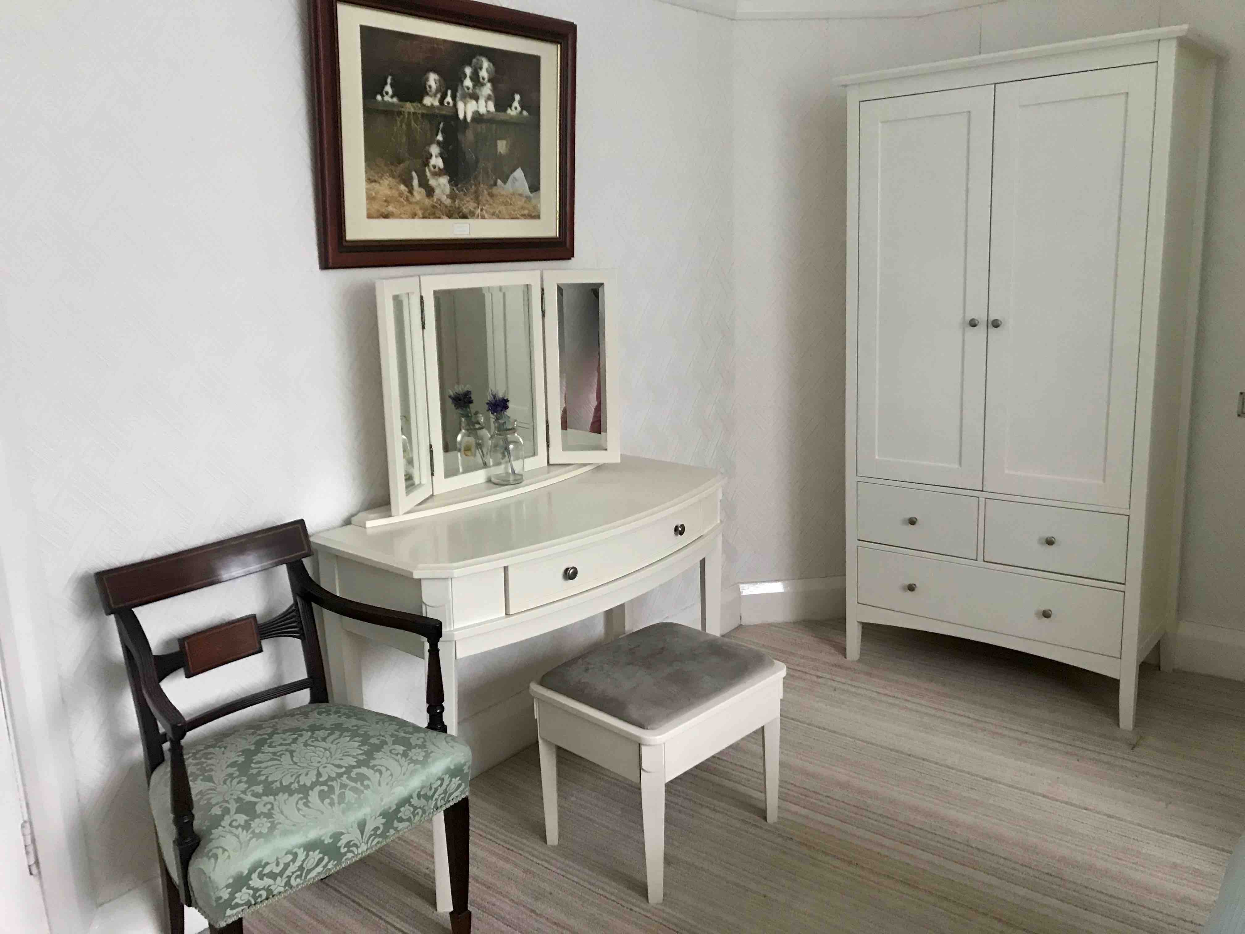 En-suite, central location, free parking,nice area