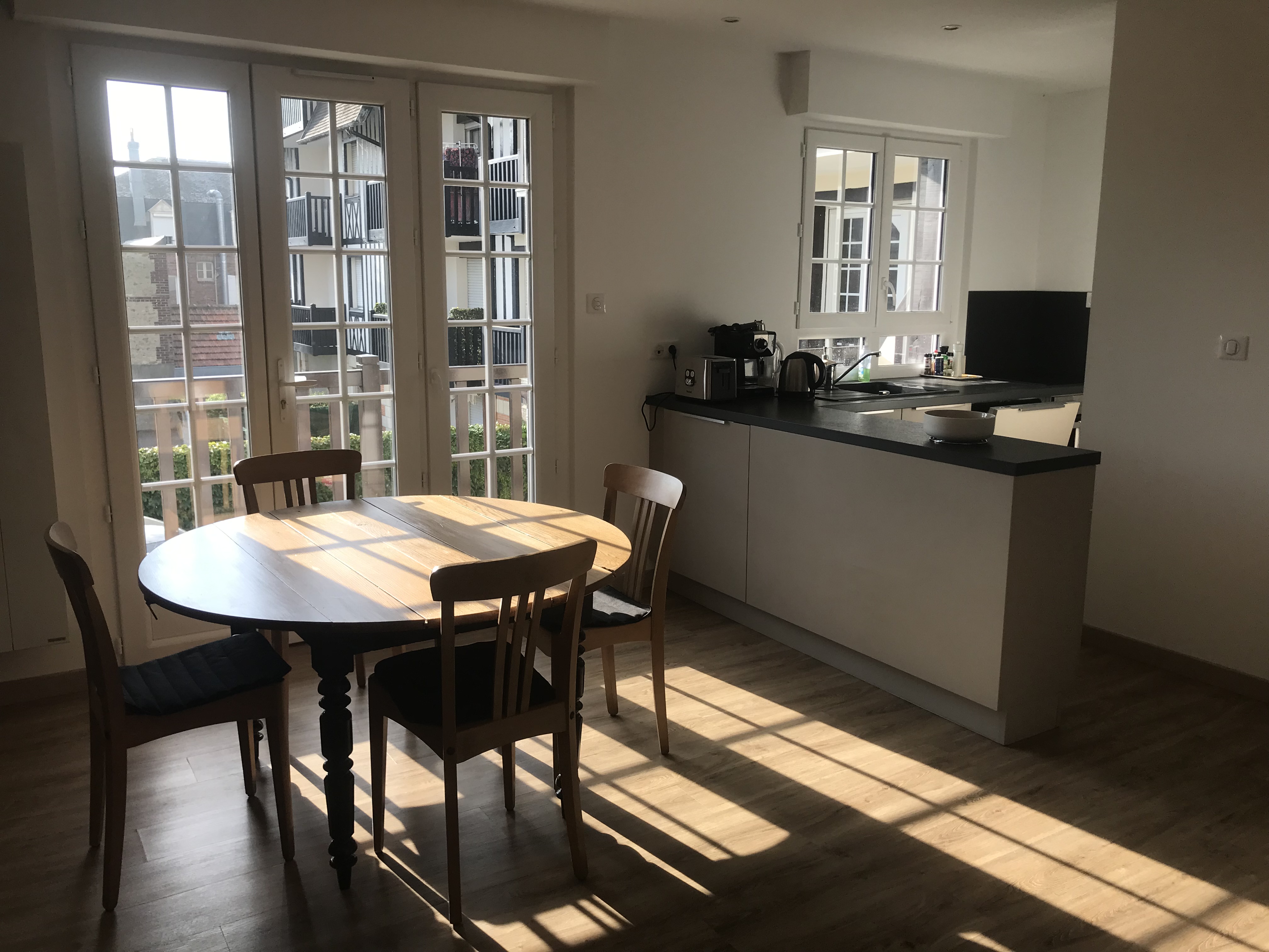 Apt 2 rooms near beach and businesses