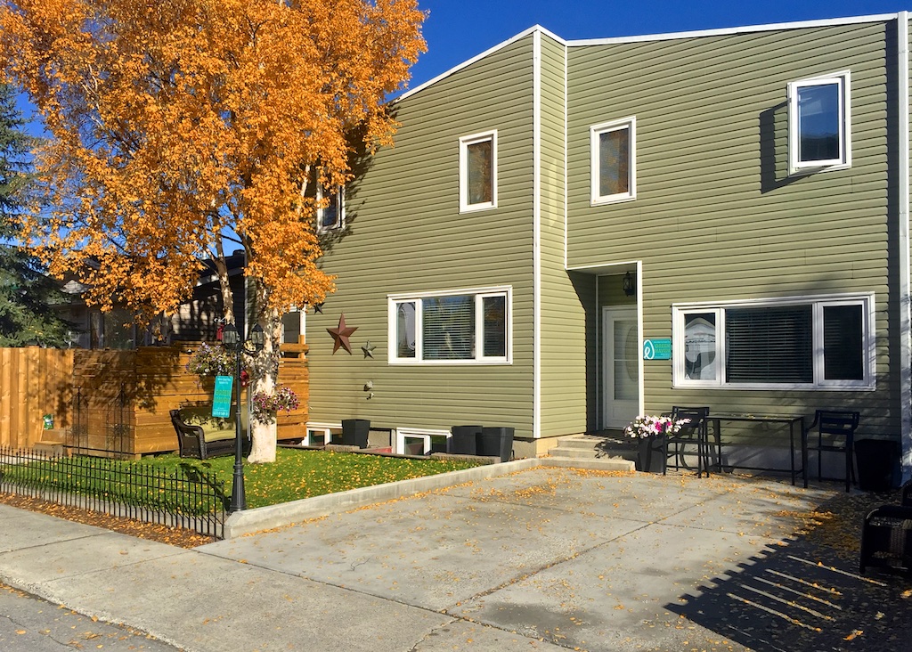 HUGE guest house. Self contained Guesthouses for Rent