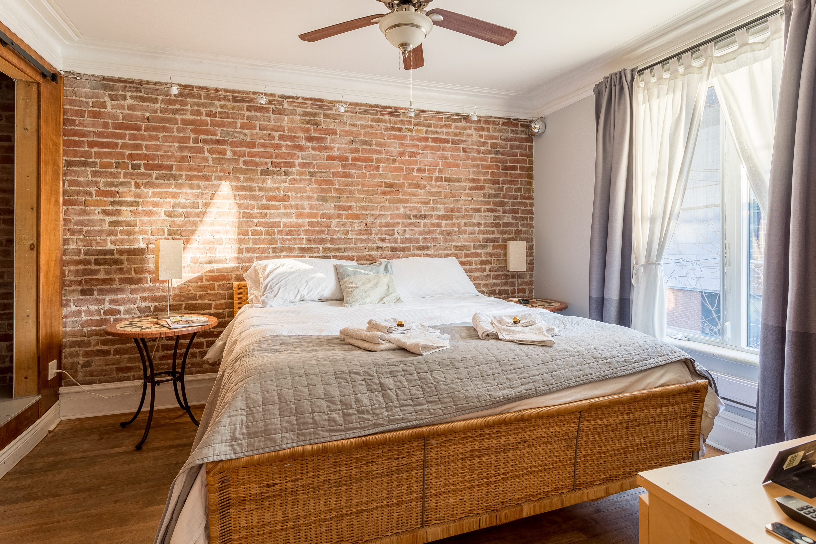 Suite w/ private bth, 4 min to Notre-Dame hospital