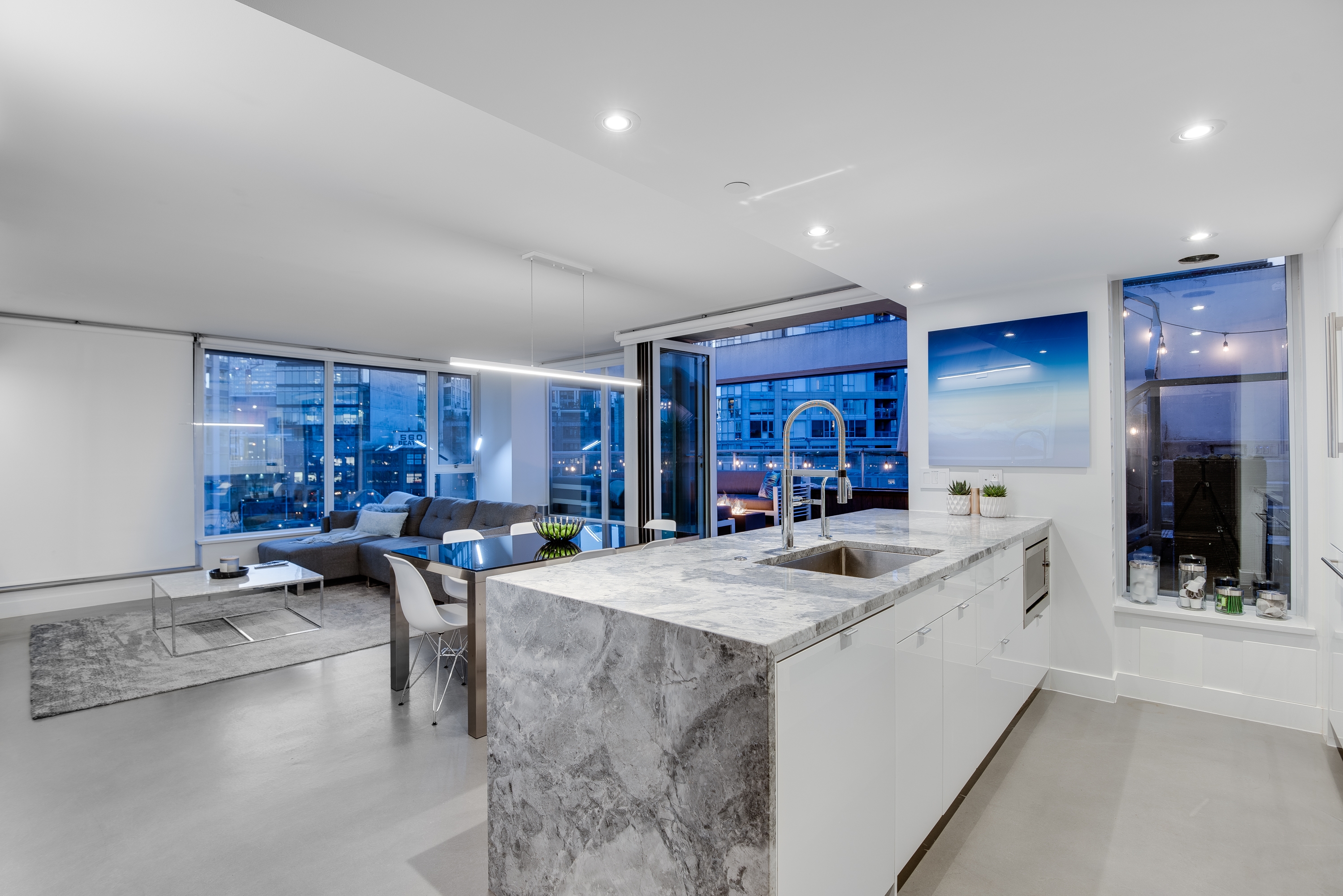 One-of-a-kind Luxury Penthouse w/ private hot-tub