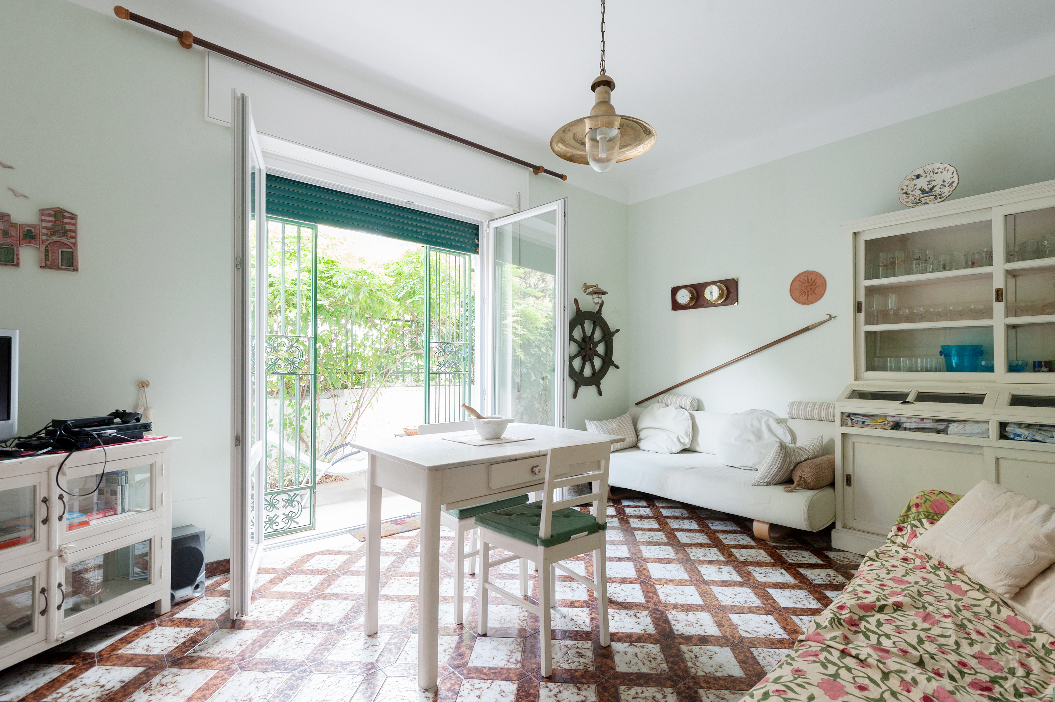 Lovely flat with private garden