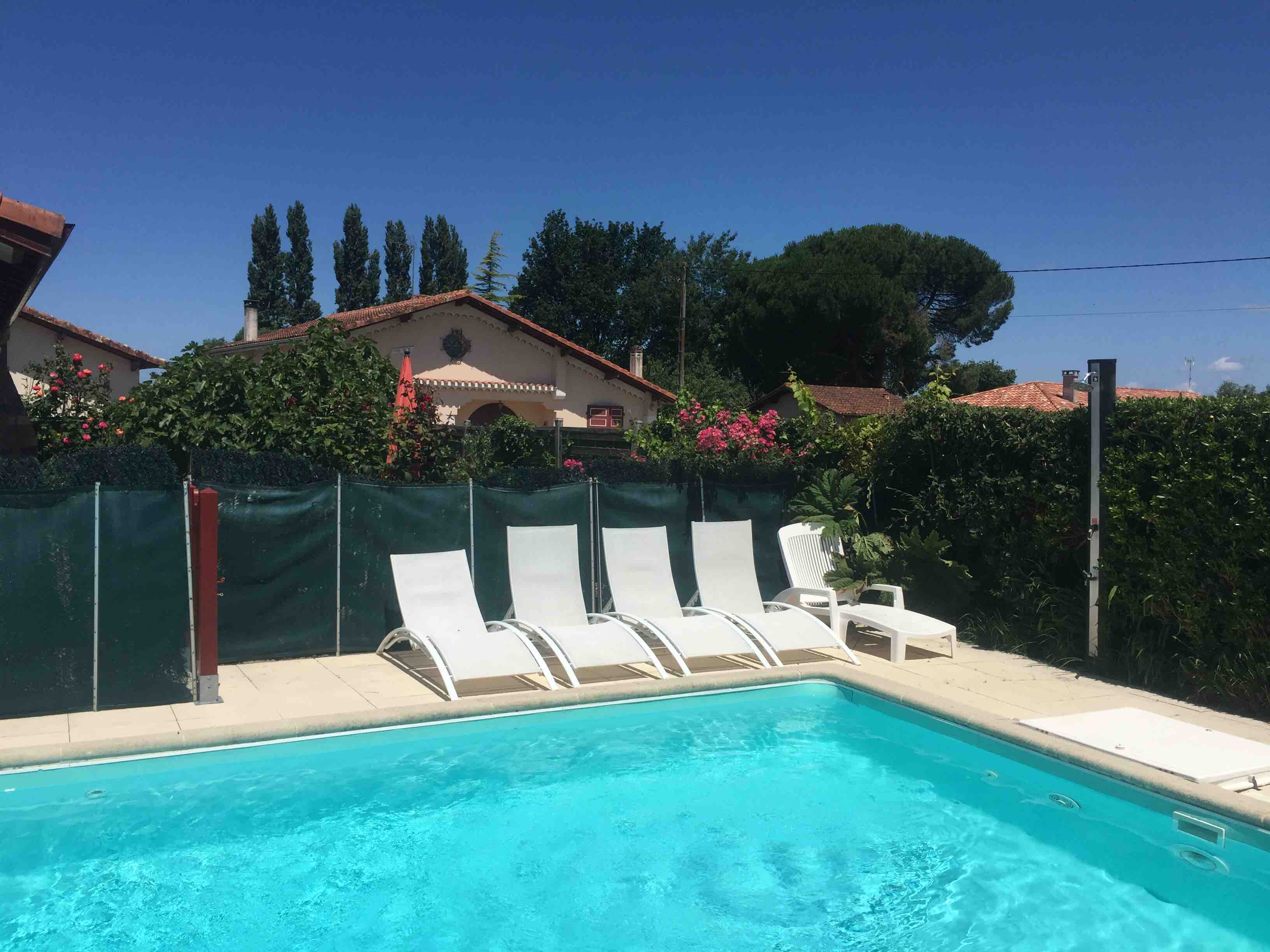 House, private garden, secure pool access