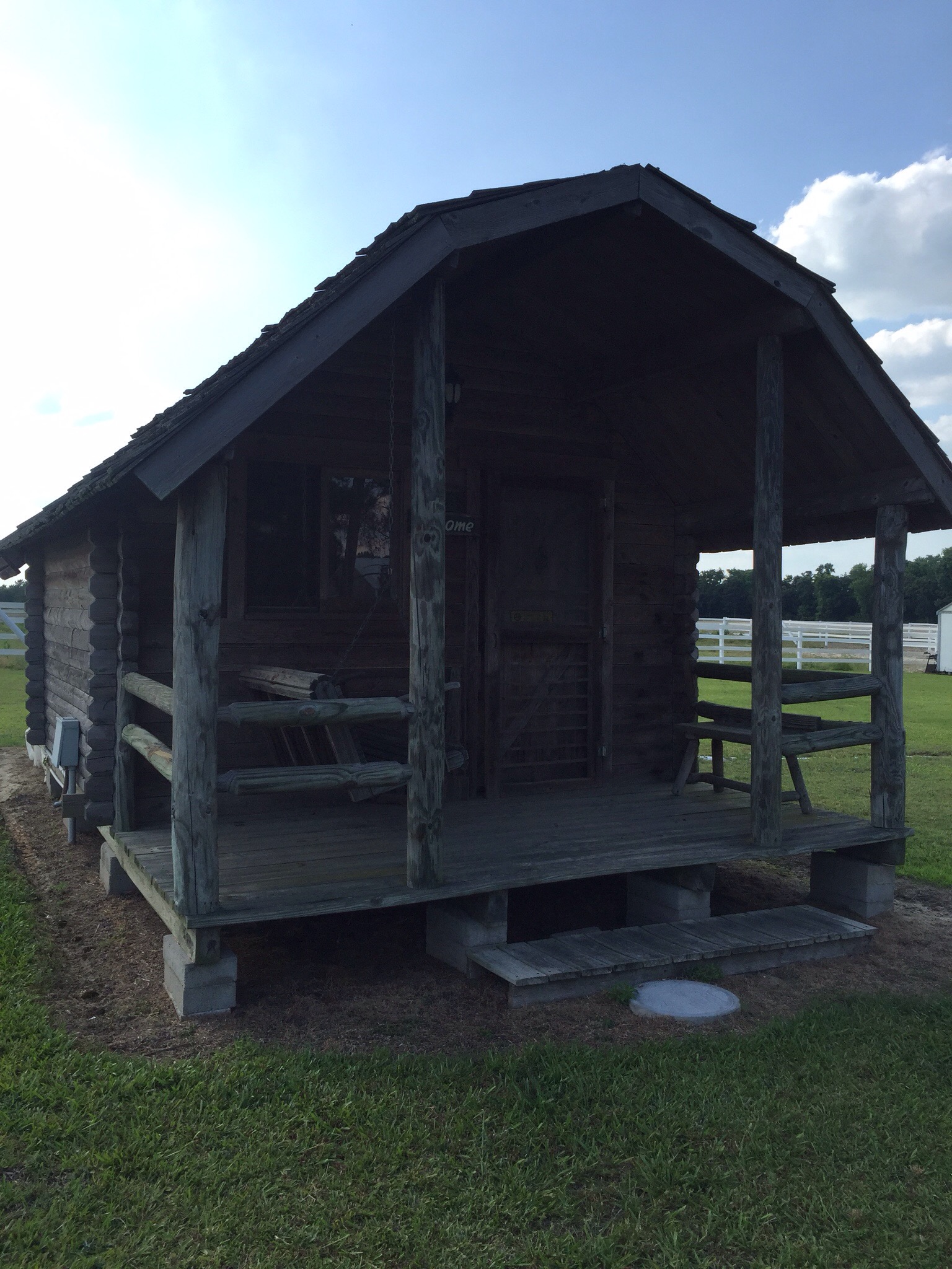 Horse farm cabin Cabins for Rent in Dunn, North Carolina, United