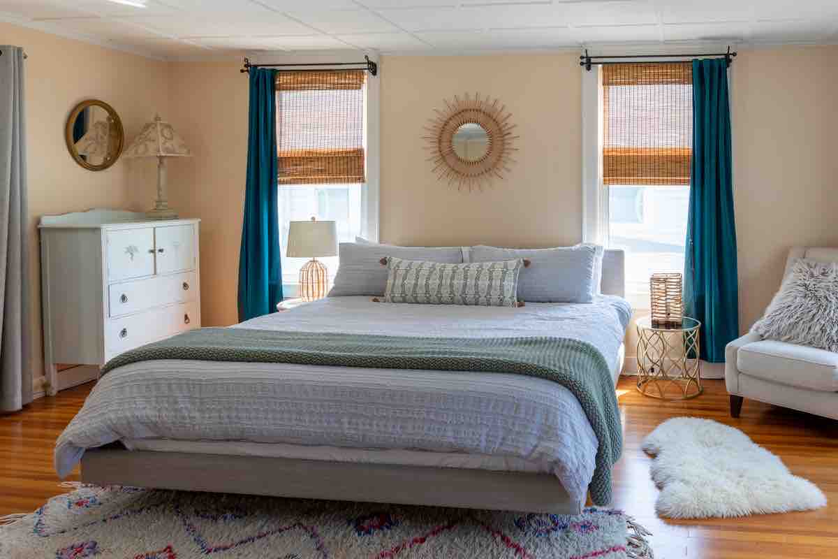 Lovely Downtown Lenox apt, walk to everything!