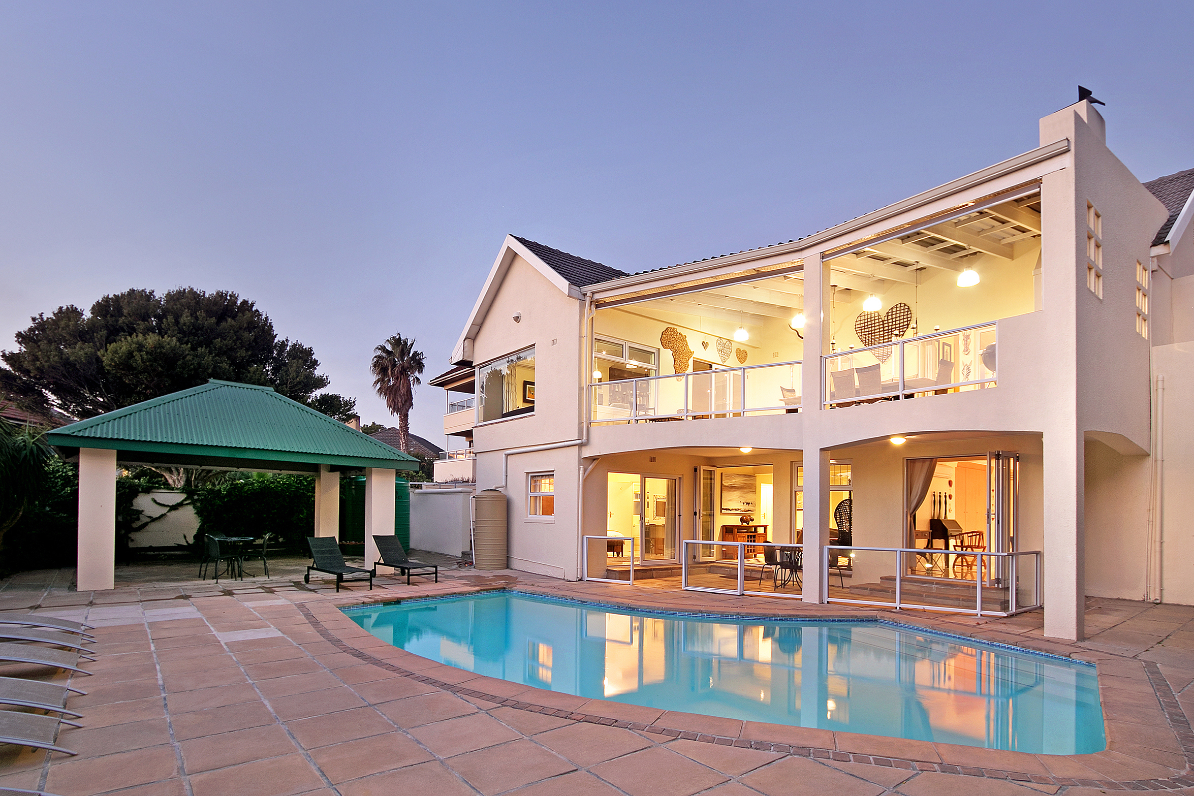 Merridew - Walking distance to Camps Bay Beach in Ward 54, Cape Town
