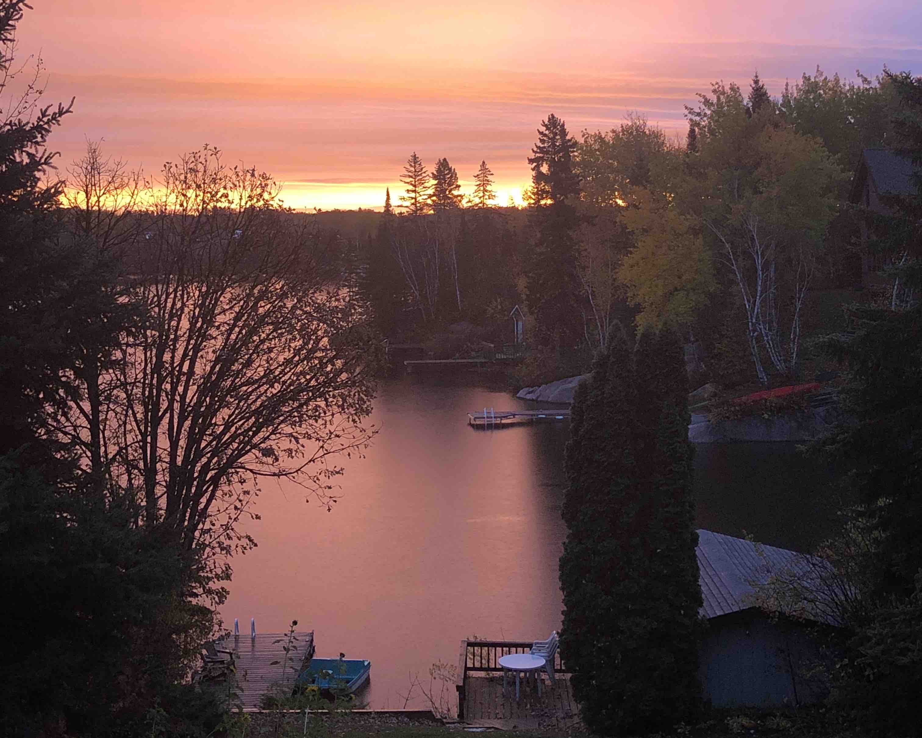 Lee River Waterfront in a bay Cabins for Rent in Lac du