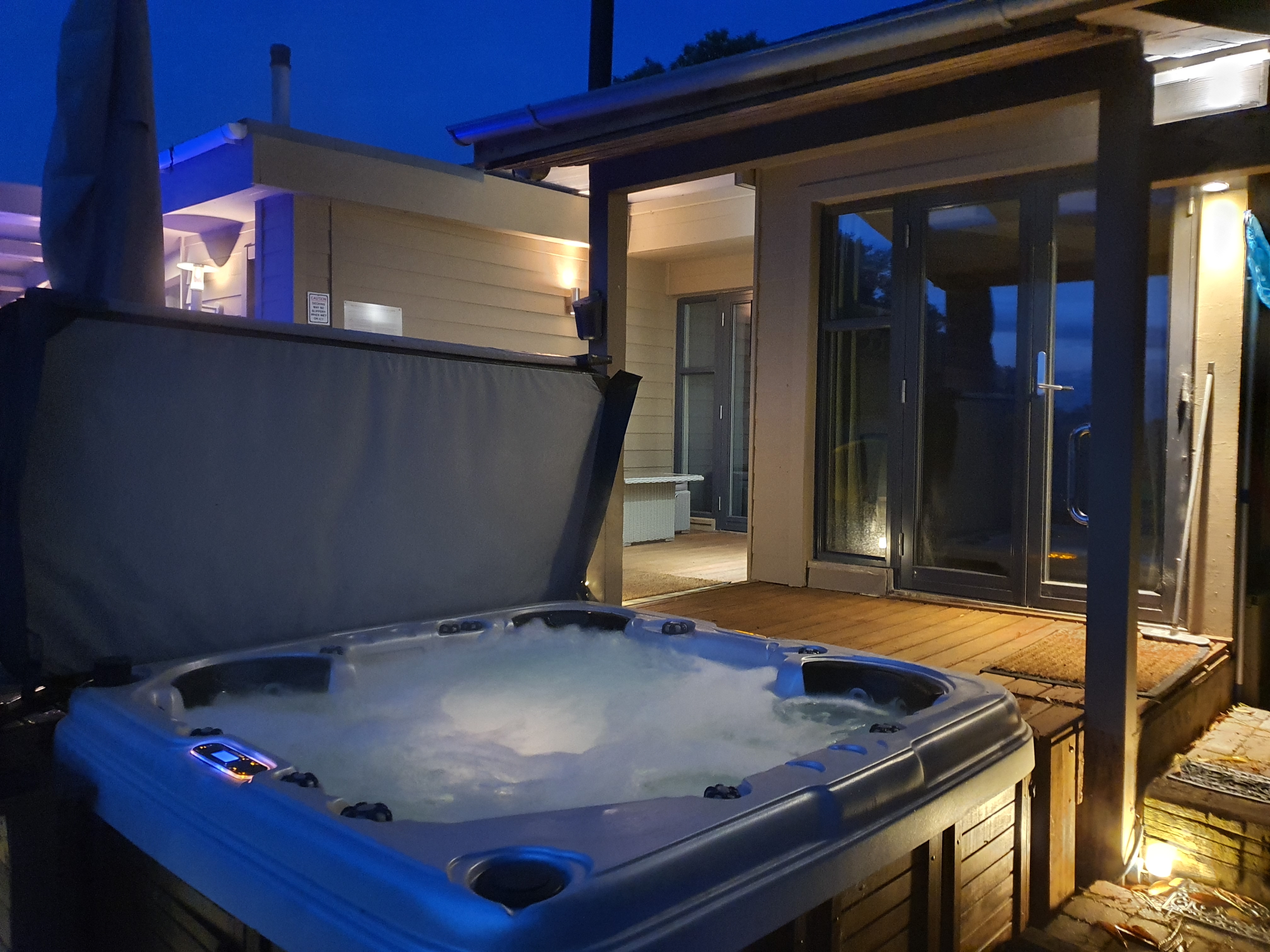 Stiltz Boutique Hottub Rural Retreat In Norfolk - Cabins For Rent In Marsham Norfolk United Kingdom