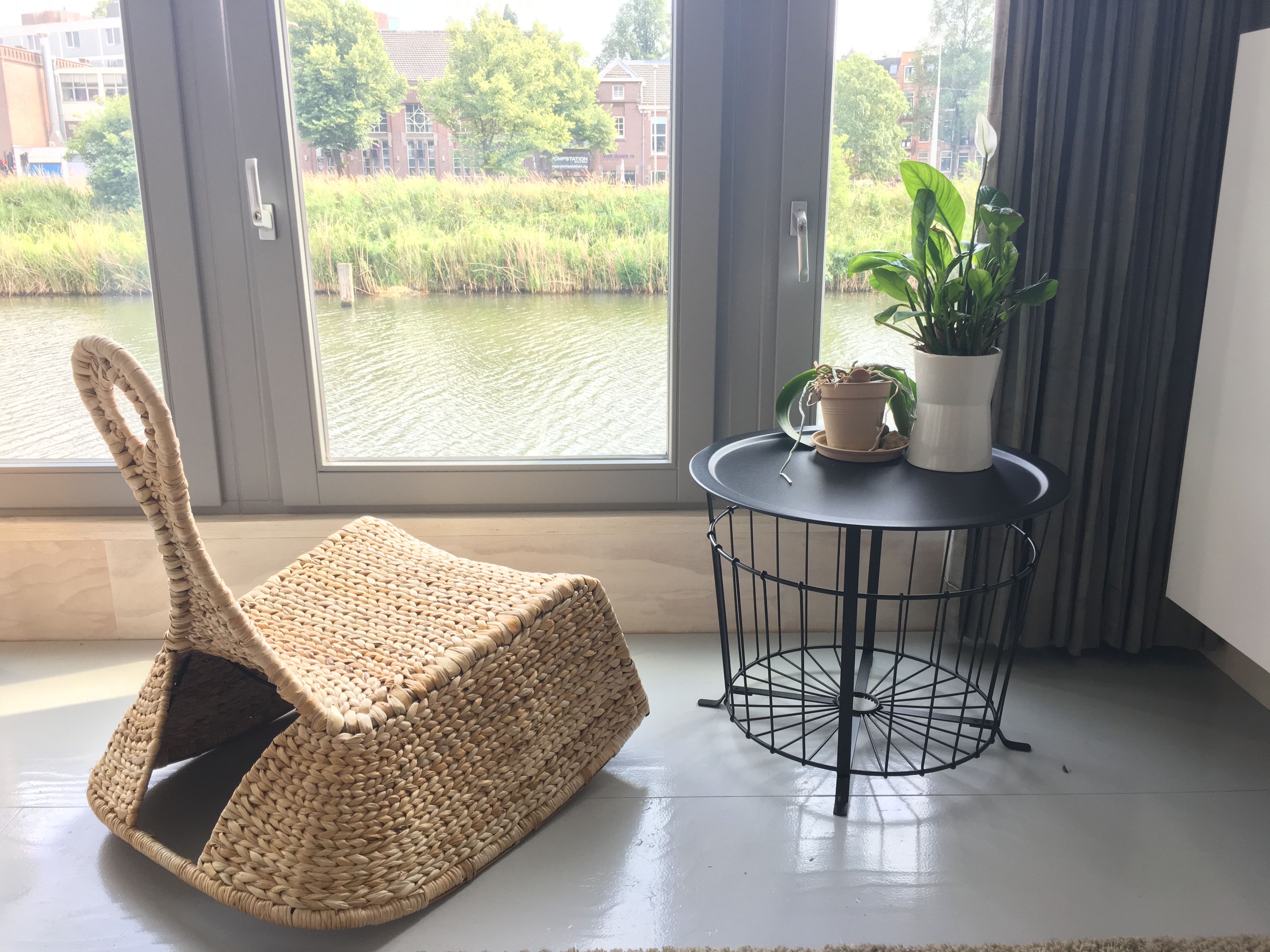 Beautiful private room at eco friendly houseboat — Amsterdam stay