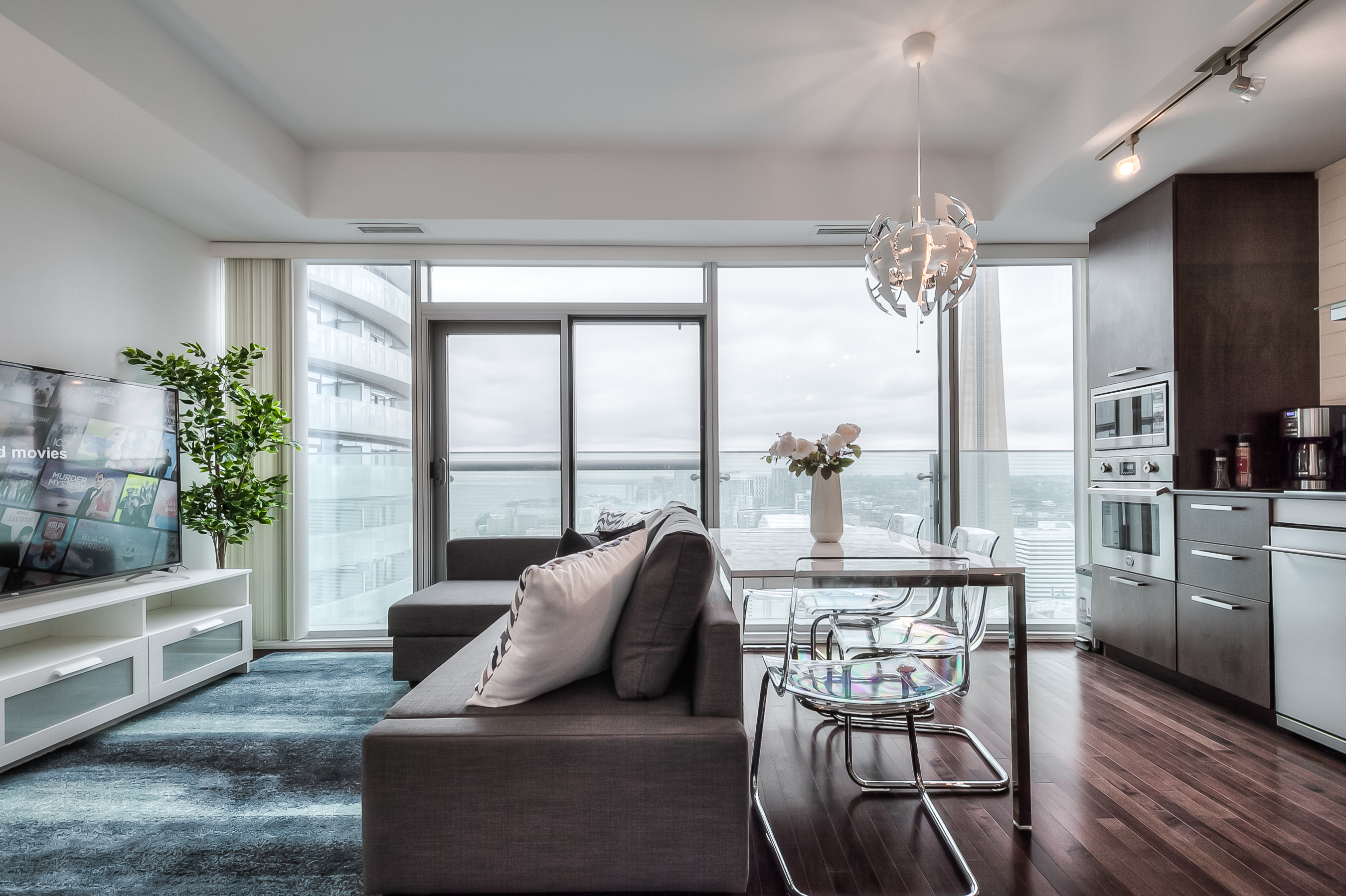 30+ floor condo in the sky overlooking CN Tower