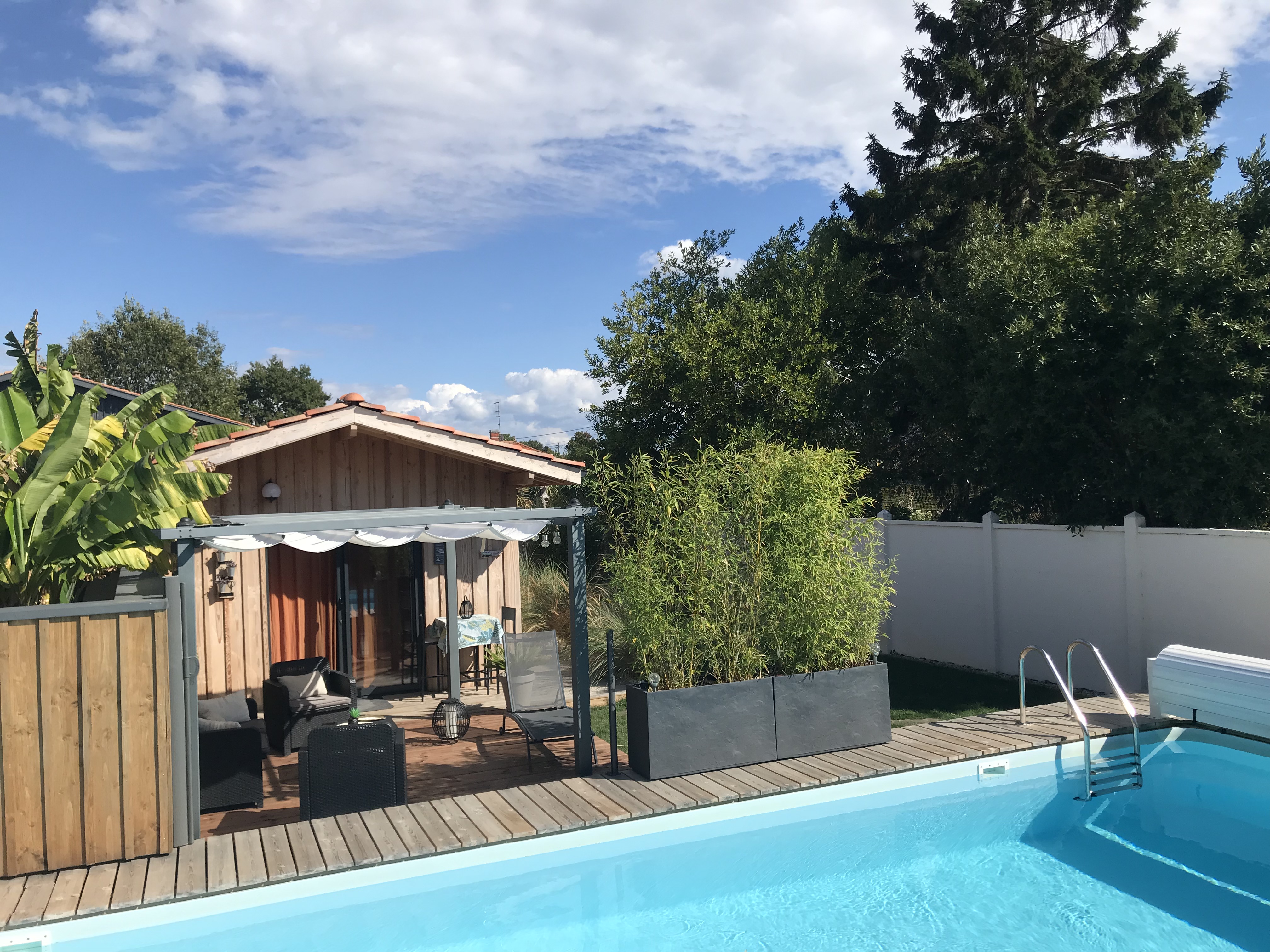 Chalet and pool between Basin and Ocean ..