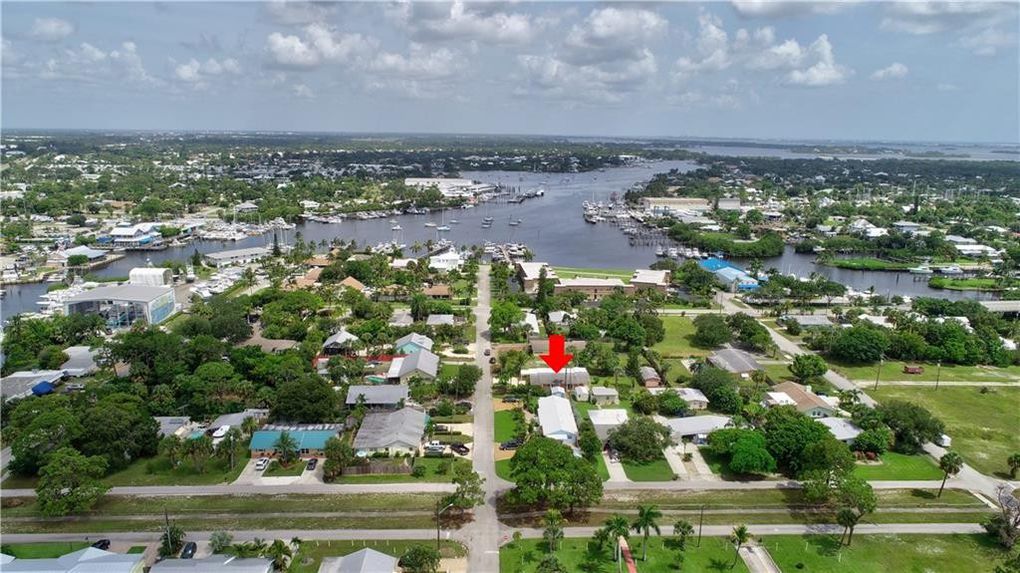 Port Salerno, Tropical Oasis Vacation Spot Houses for Rent in Stuart