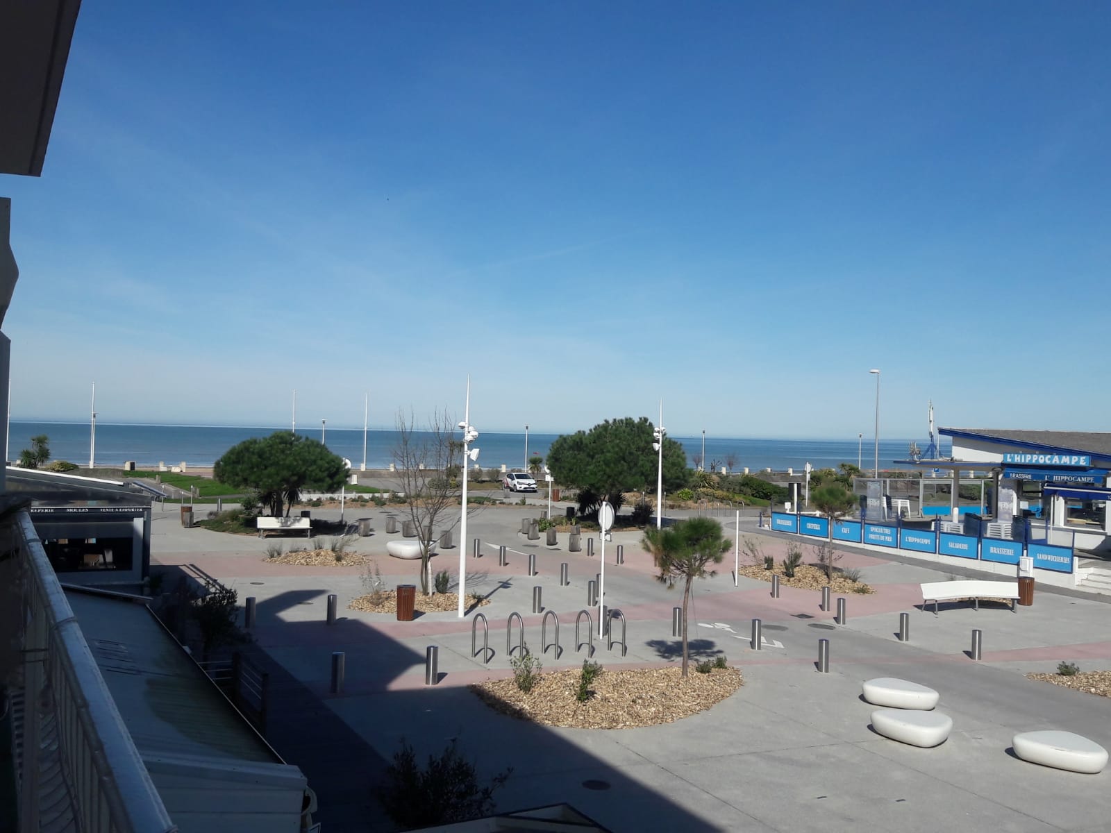 77m2 apartment with sea view 100m from the beach