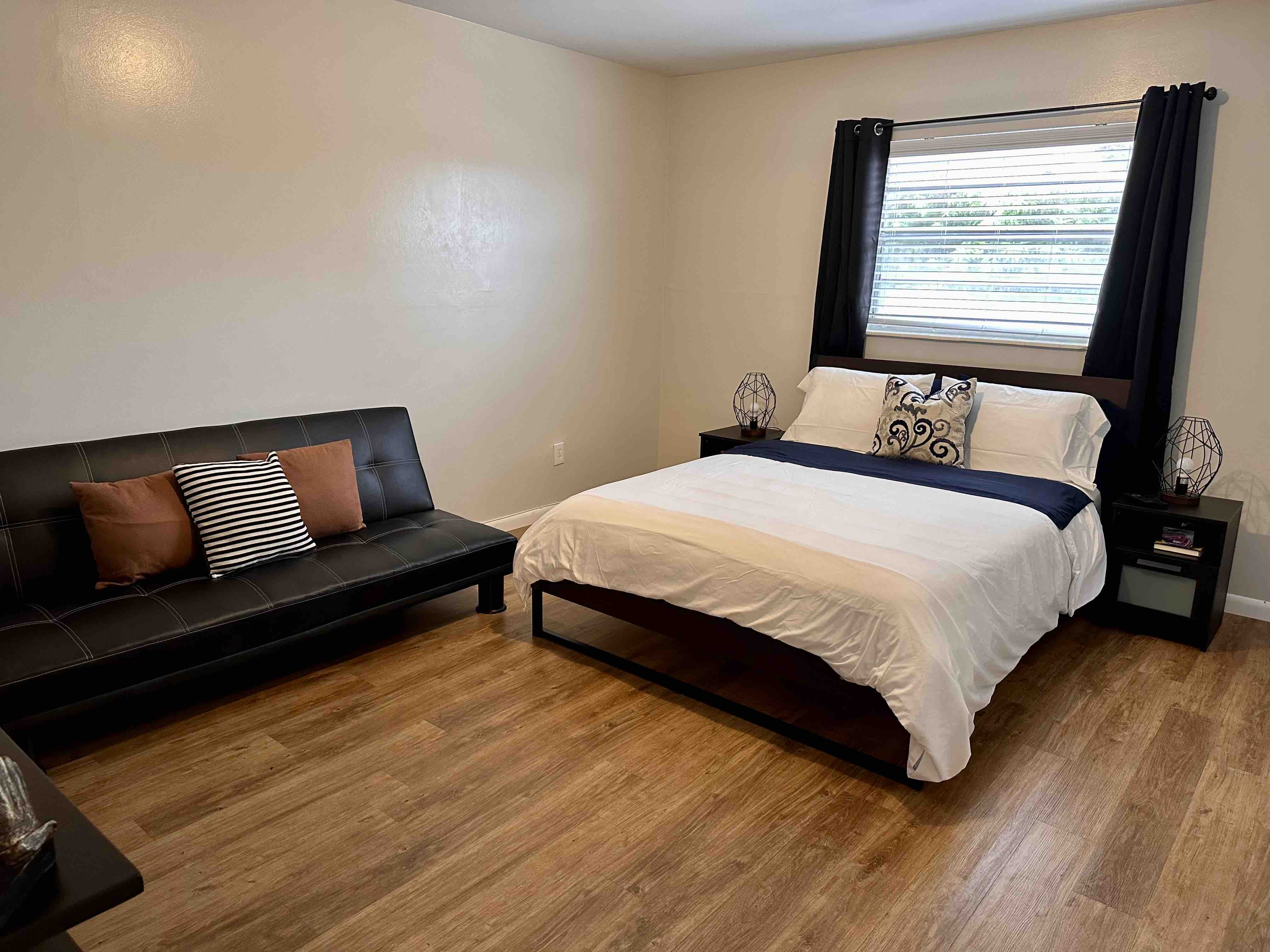 Kat's Awesome 1/1 Remodeled unit in Dania Beach