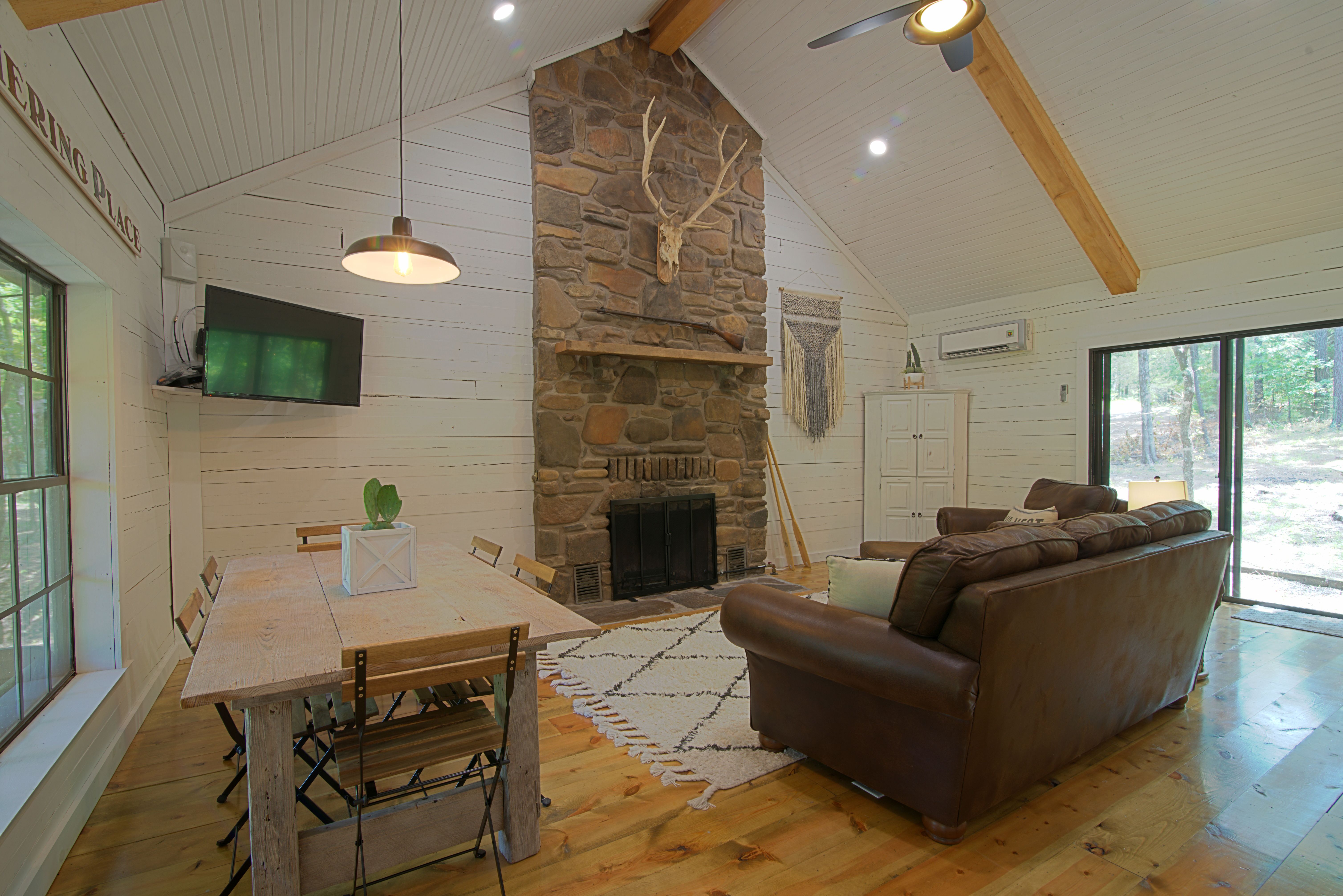 Blue River Retreat Cabins for Rent in Milburn, Oklahoma, United States