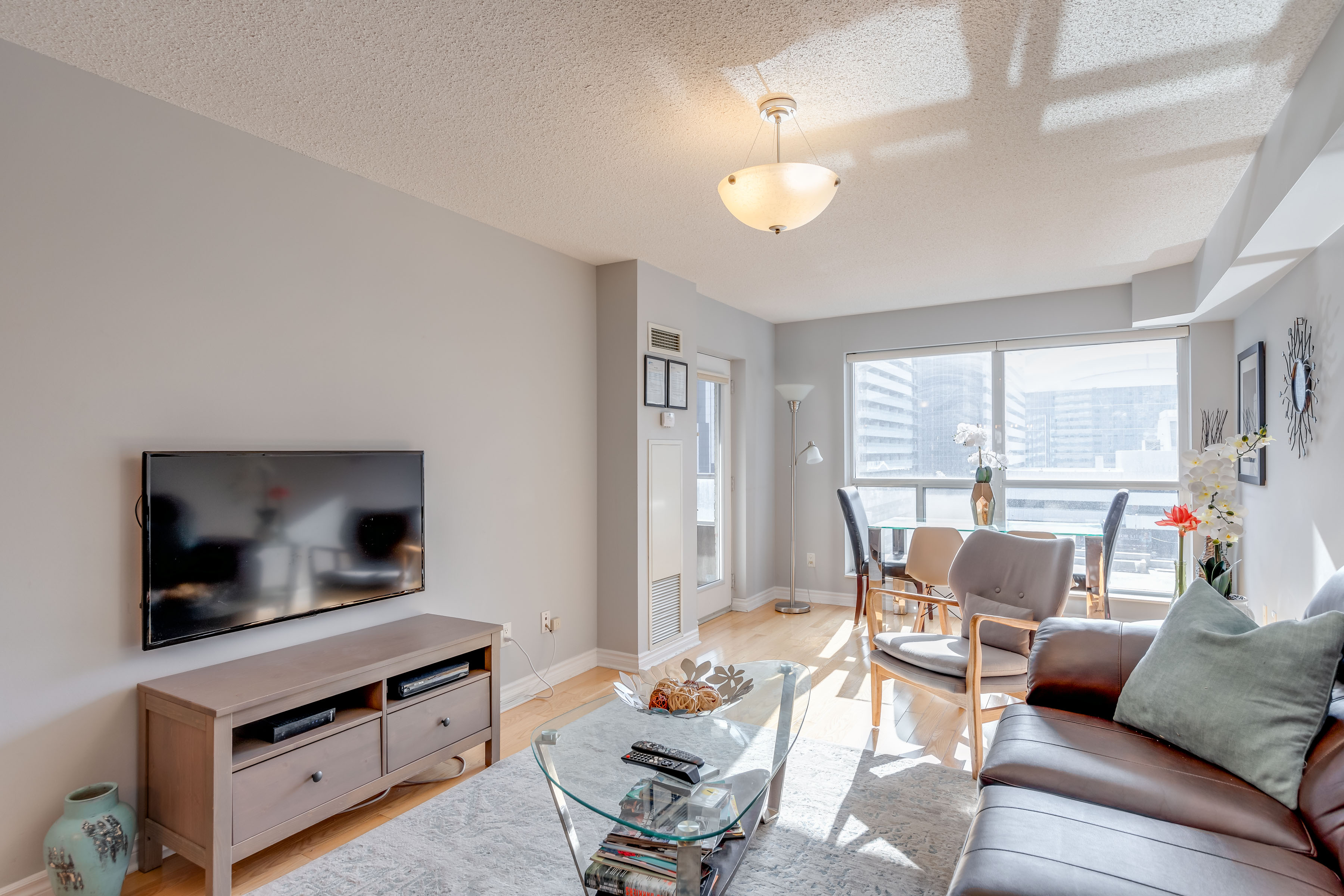 1 BR DOWNTOWN CONDO, SLEEPS 4 W/PARKING in Waterfront Communities-The Island, Toronto