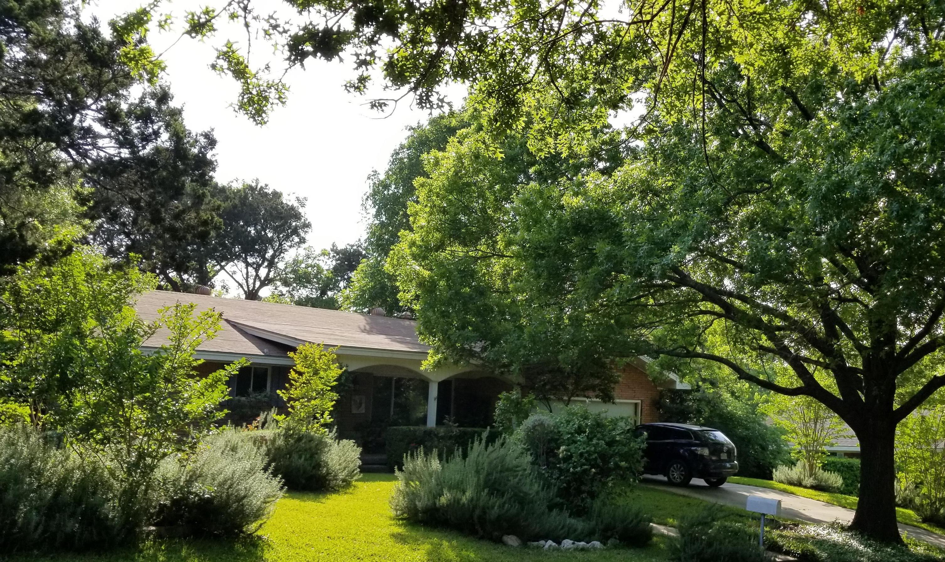 Peaceful house surrounded by huge trees! Houses for Rent in Waco, Texas, United States