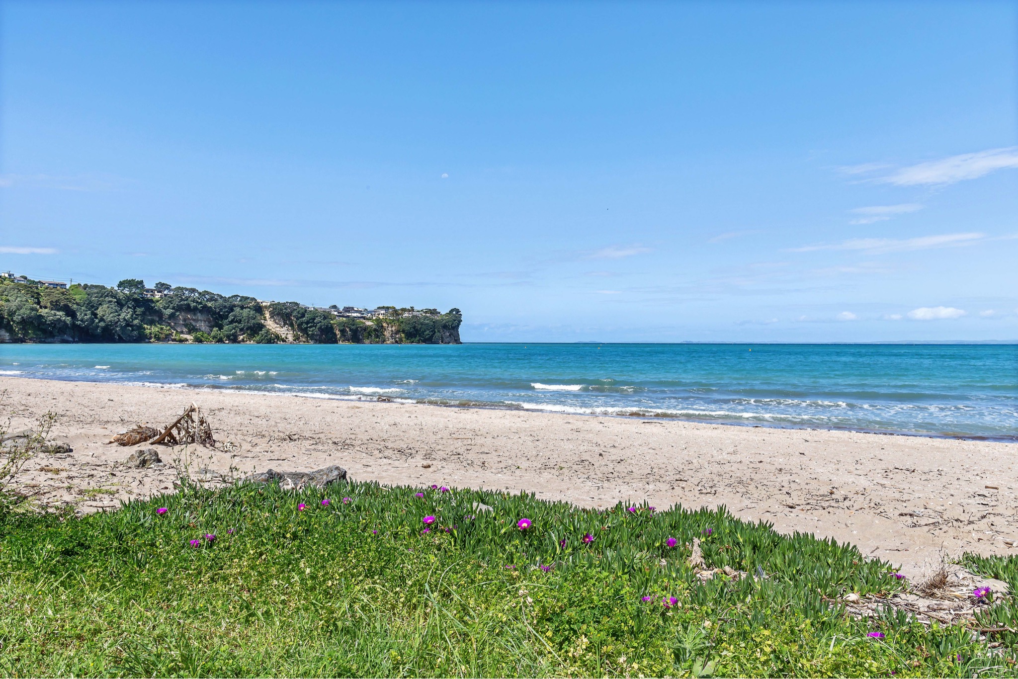 Arkles Bay Beachfront Apartment Houses for Rent in Whangaparaoa