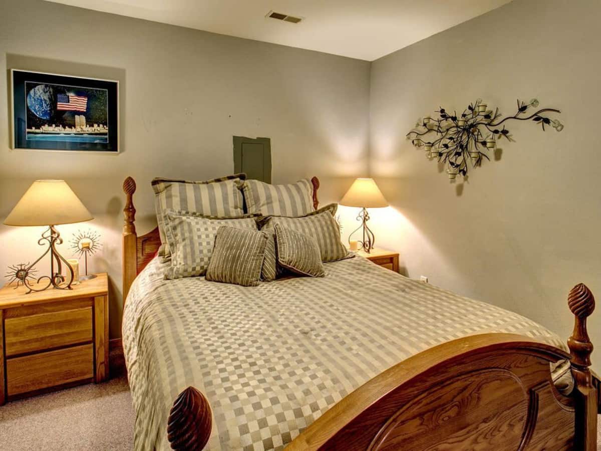 Cozy Cottage in Sunland near Amphitheatre Cottages for Rent in