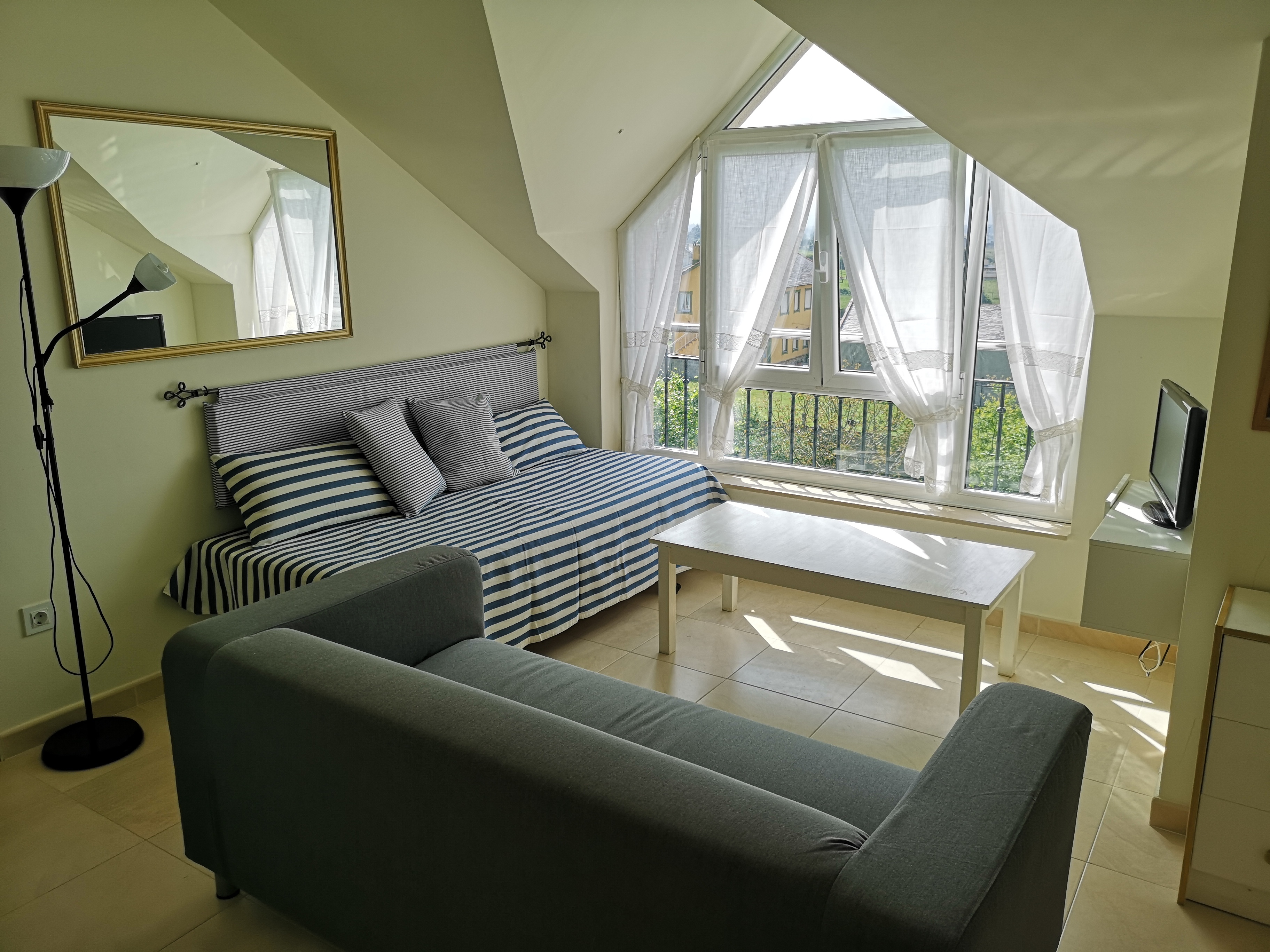 Apartment 5 minutes from Cathedrals Beach