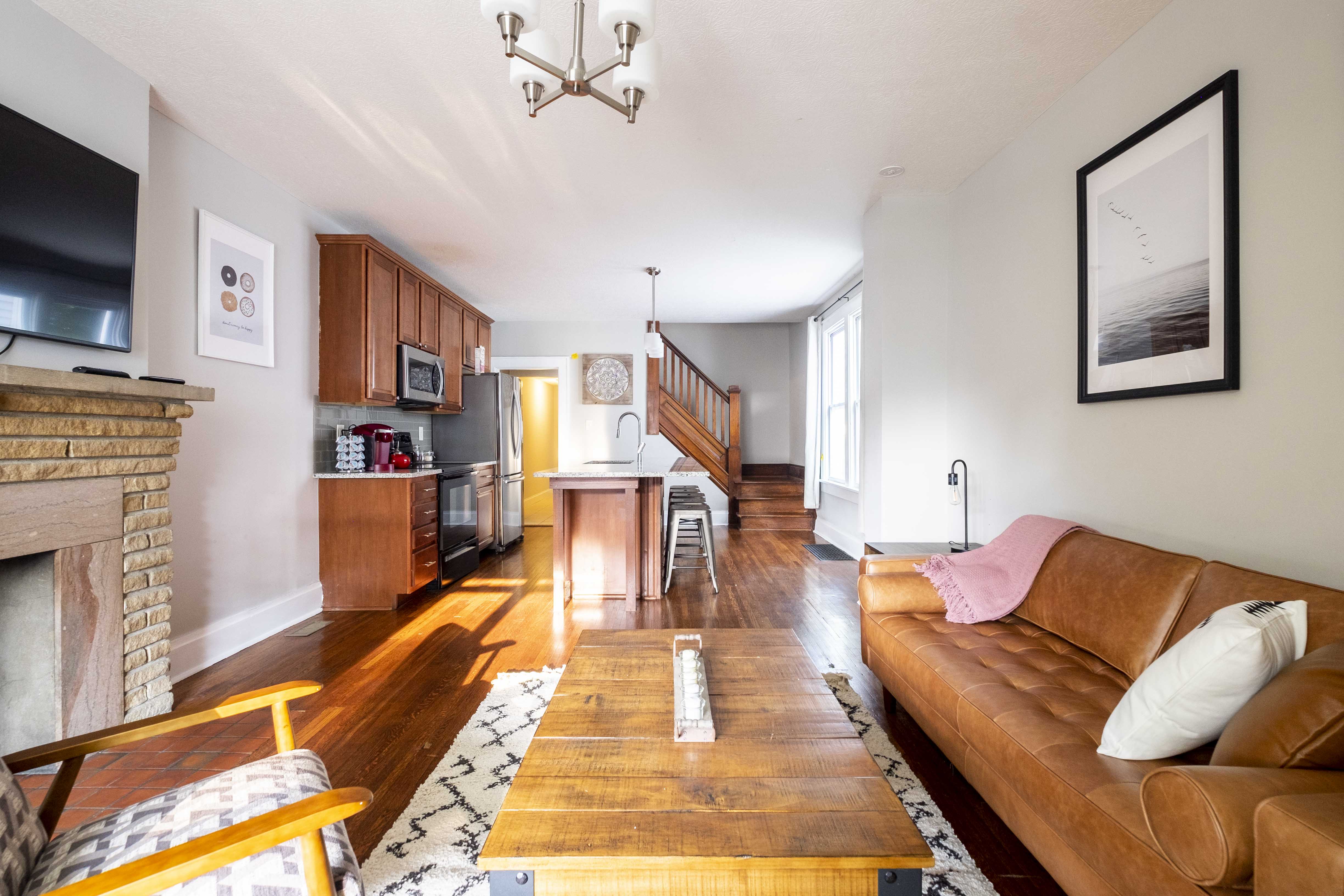Beautiful & Large 5 Bed/2 Bath-Great For Families in Near North/University, Columbus