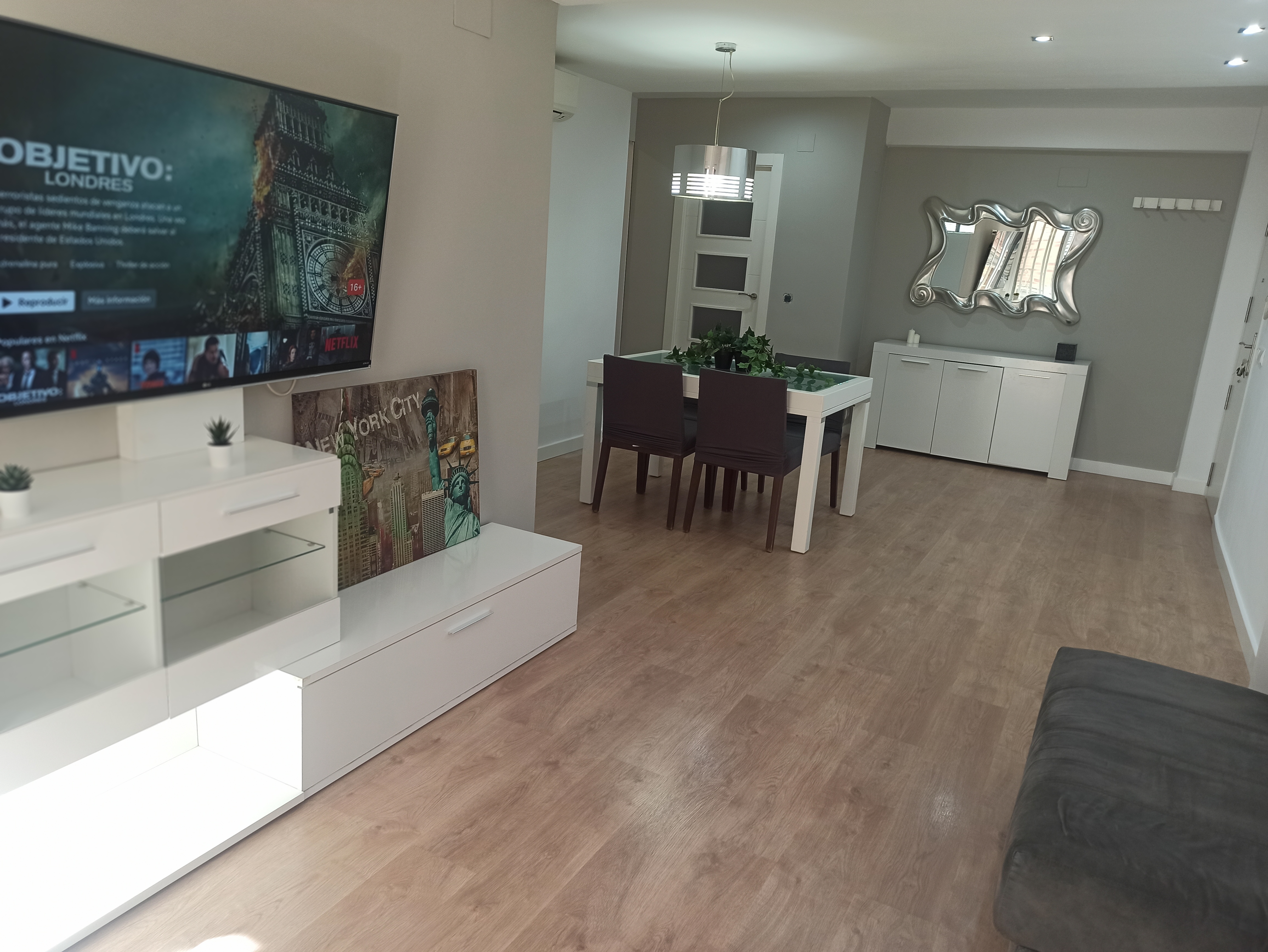 Bright apt. 15' by car from downtown and beach