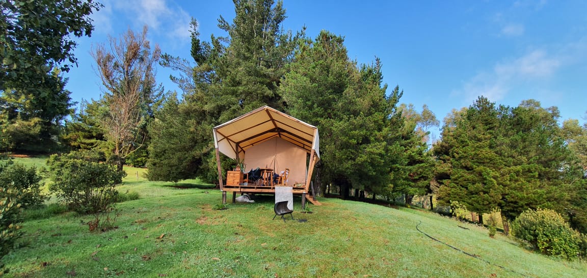 Exclusive 360° Glamping green with mountain views
