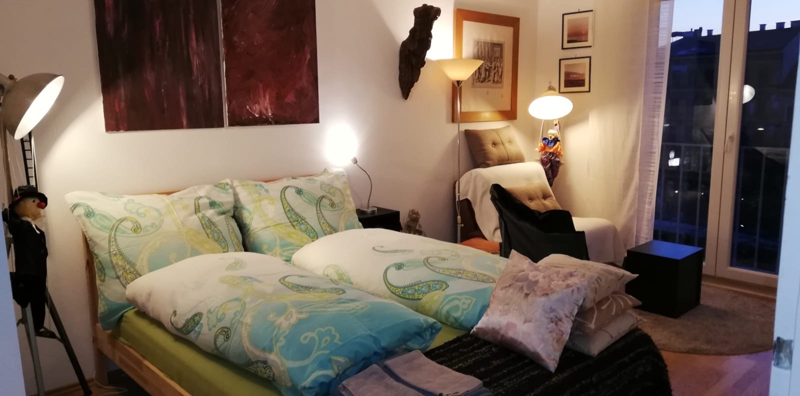 Cosy artistic flat near city center / Clowns' flat