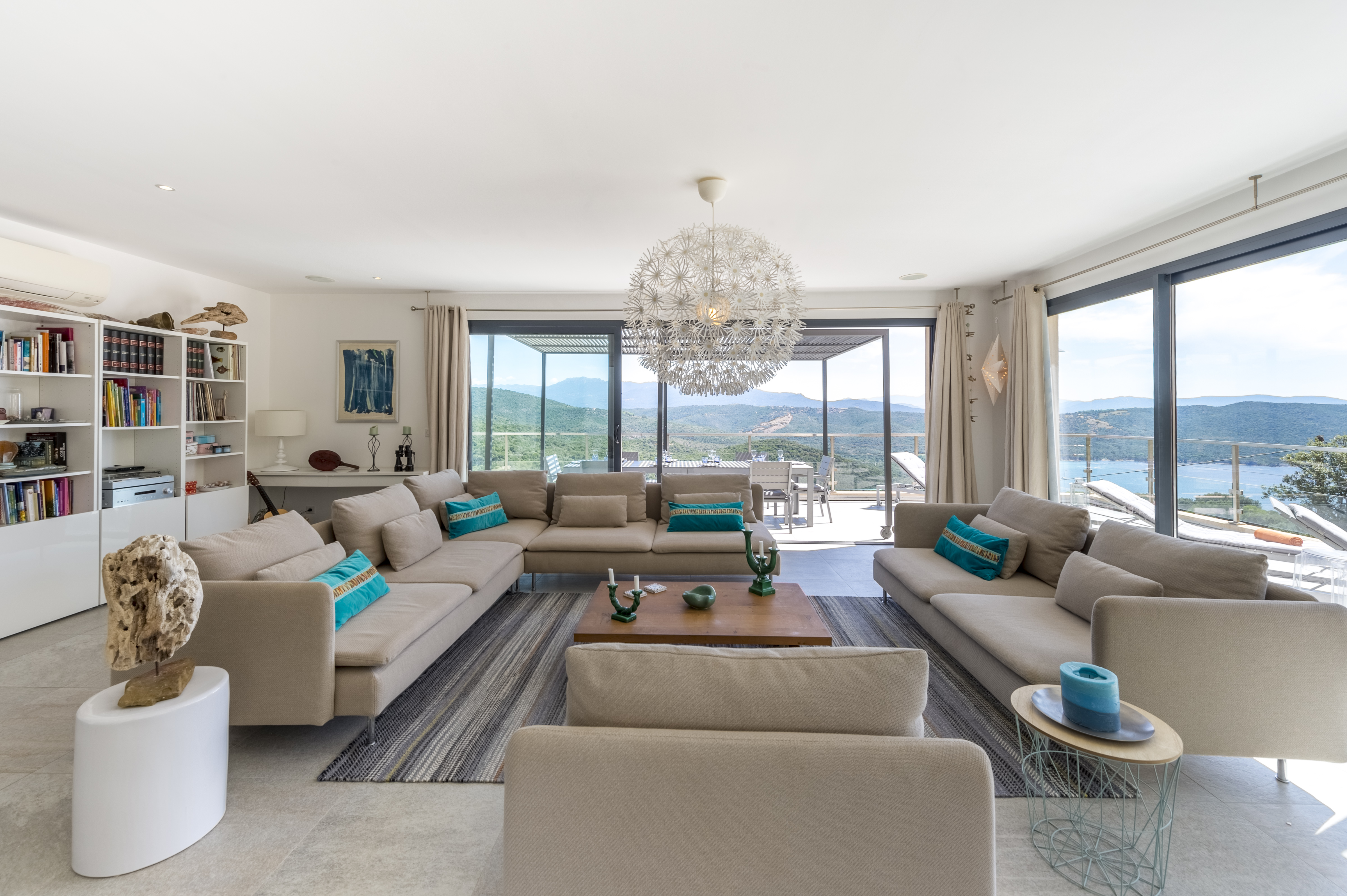 Sea view villa, heated pool in Coti-Chiavari