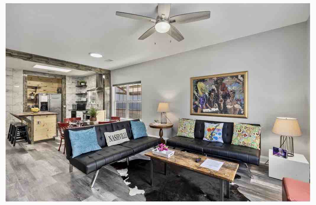 A Downtown Great GetAway! in District 21, Nashville