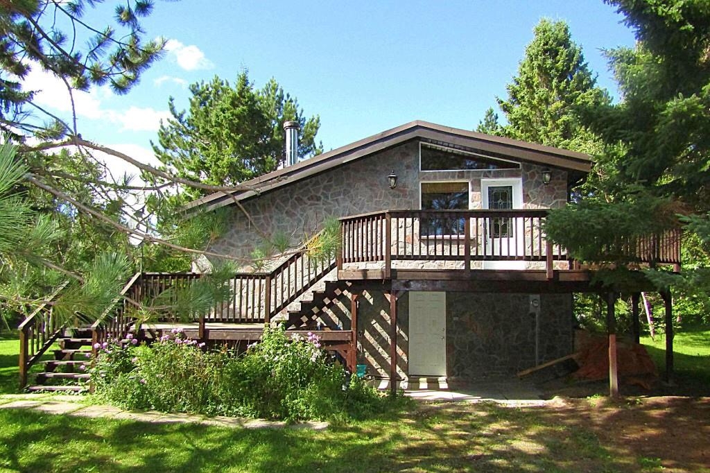 Lake Manitouwabing retreat! Cottages for Rent in McKellar, Ontario