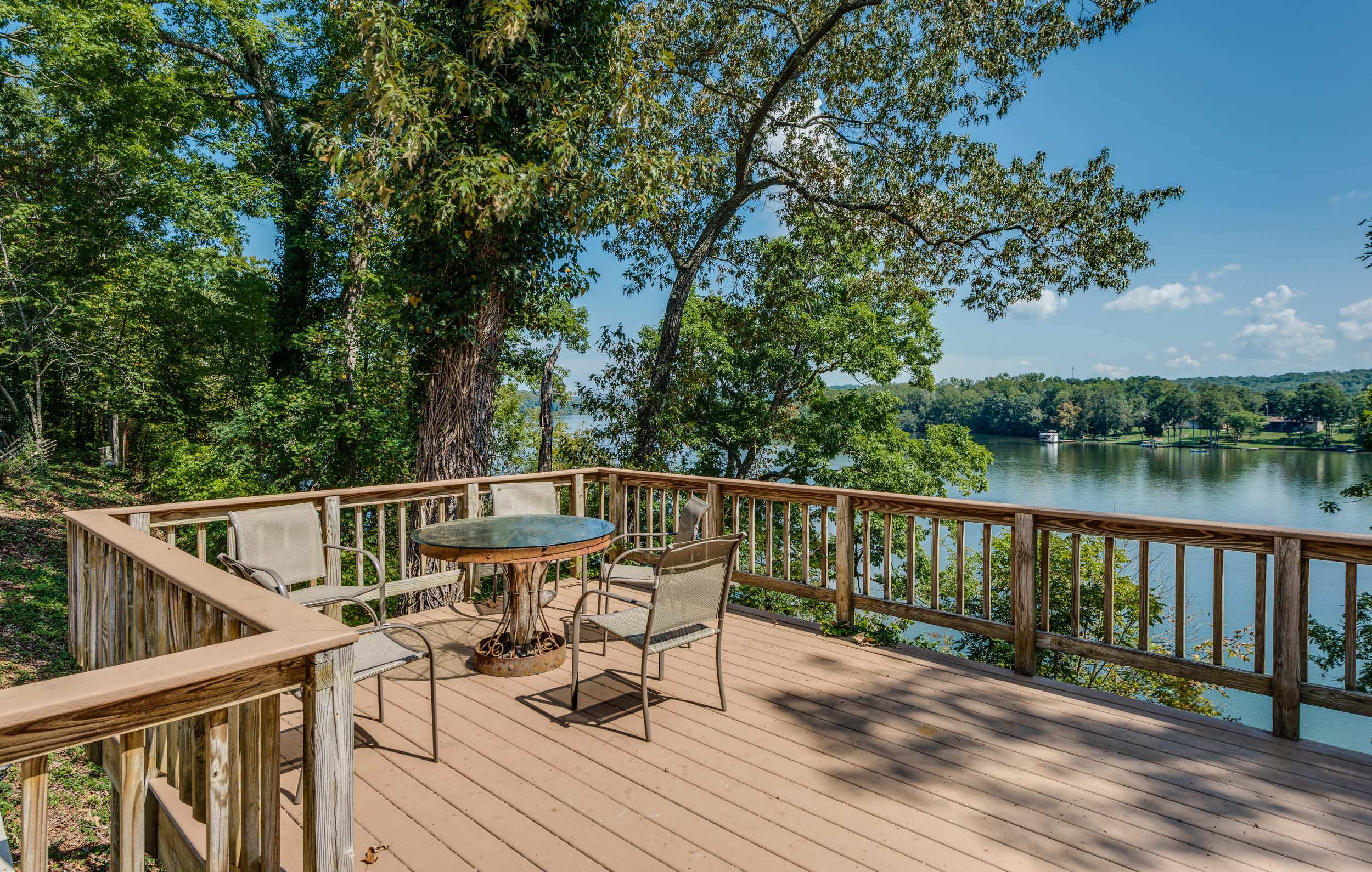 OnTheRocks Waterfront Log home on 3 private acres Cabins for Rent in