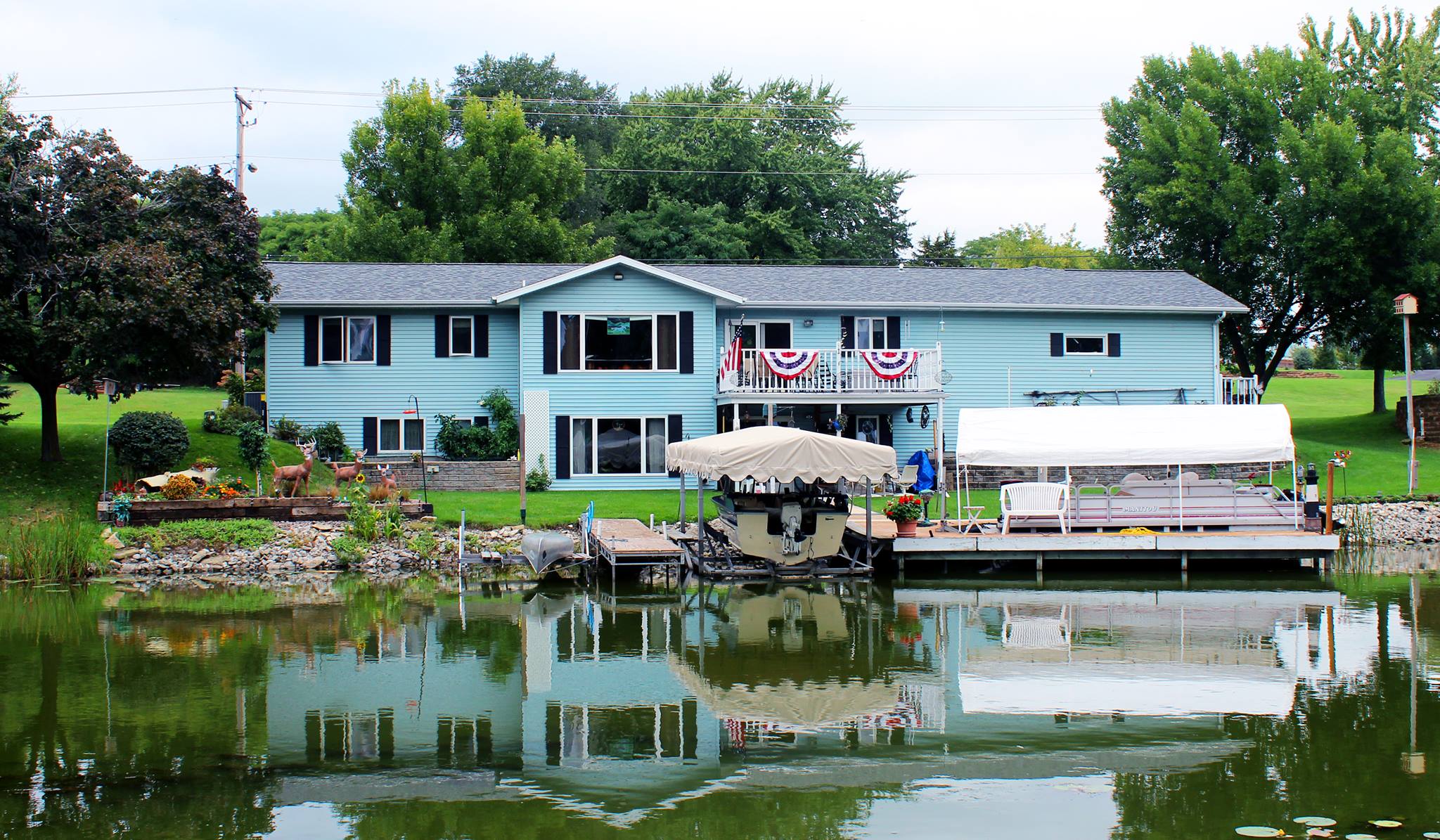 Fox Lake River Retreat Houses for Rent in Fox Lake, Wisconsin, United