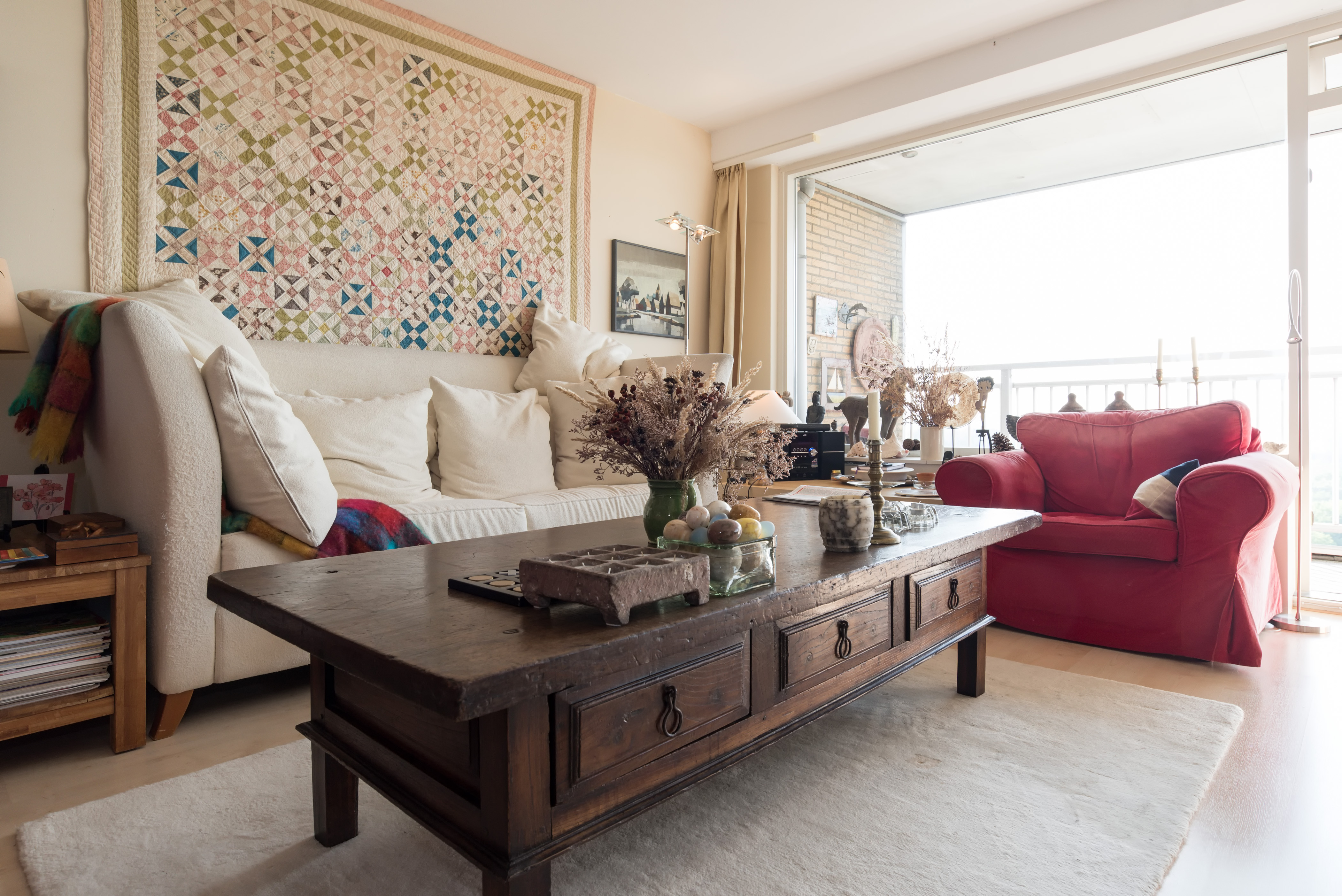 Charming Penthouse with artworks, books & balcony — Amsterdam stay