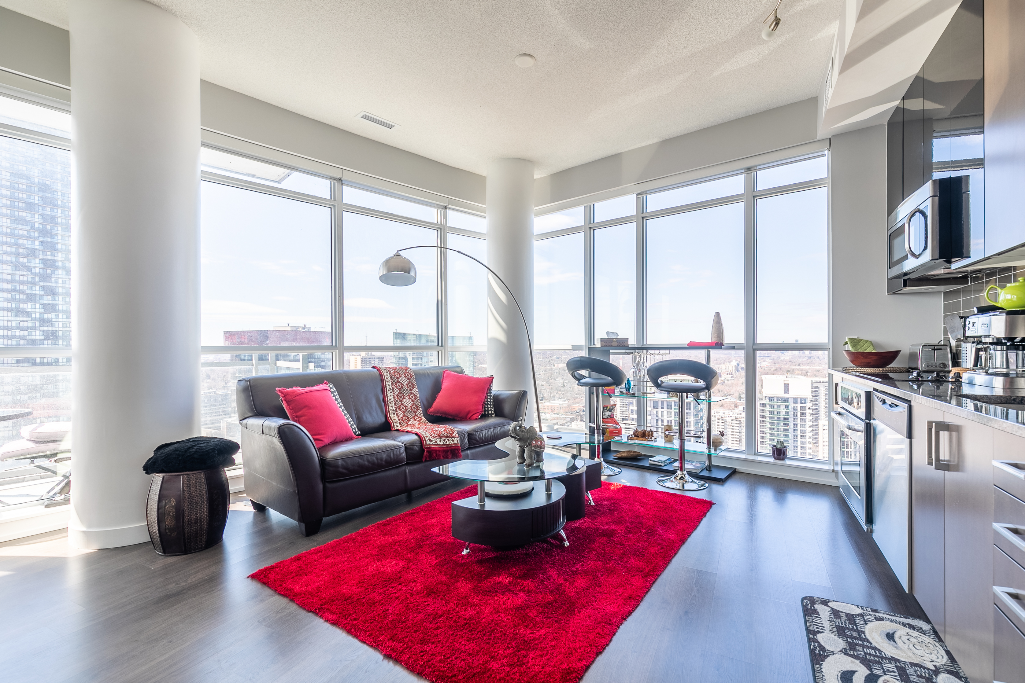 SpectacularPenthouse VIEWS/ POOL /free Parking