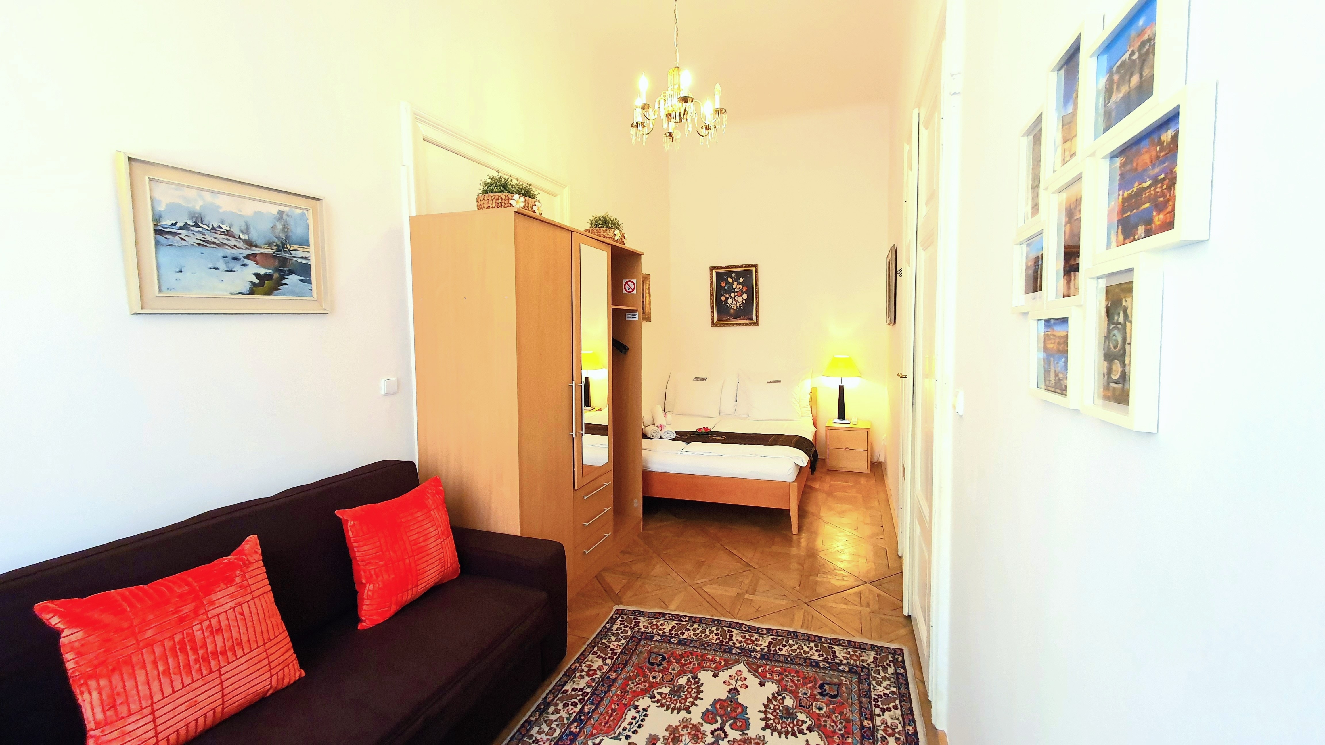 Clean and cozy room in city center