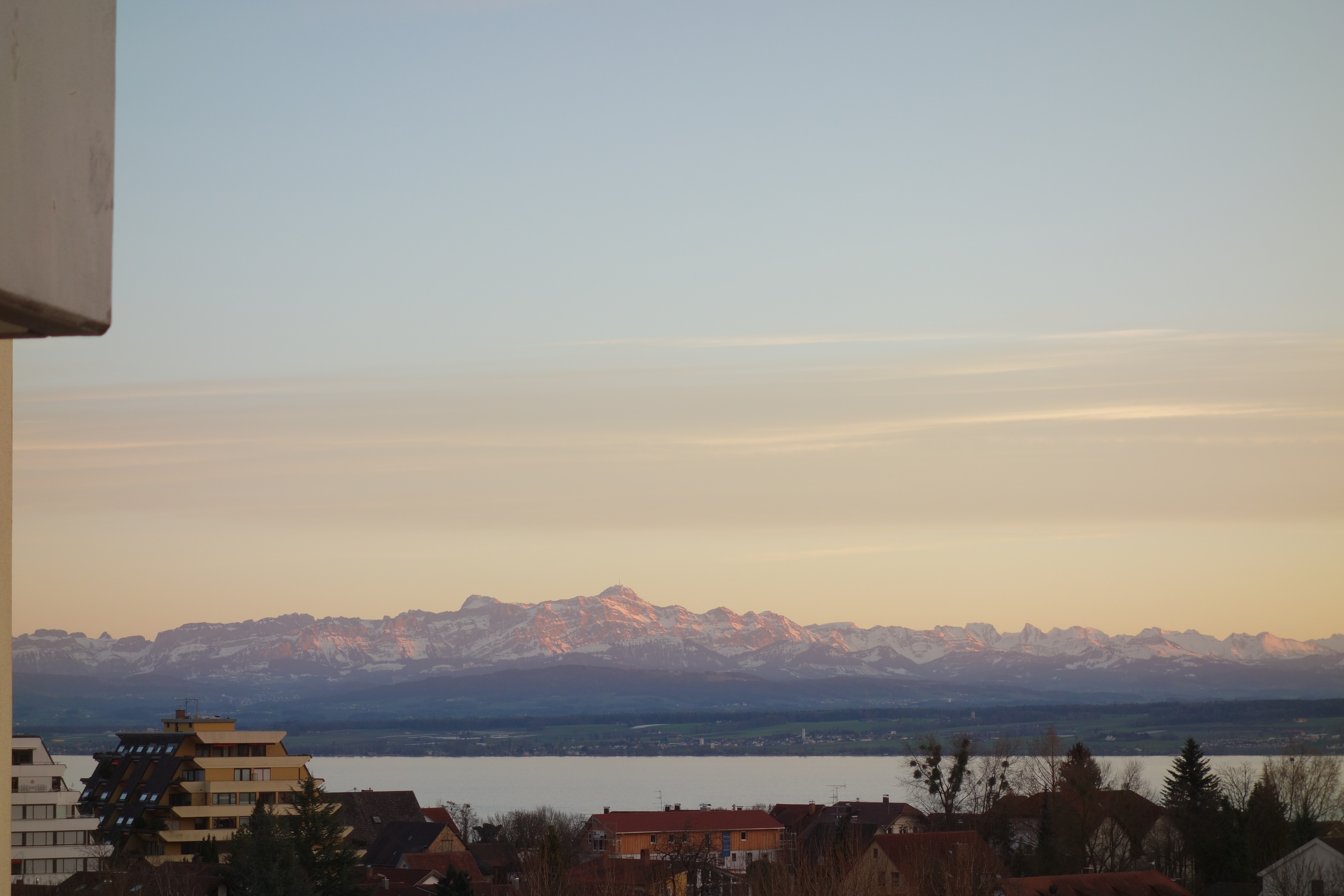 Spacious with south-facing balcony and lake & alpine views