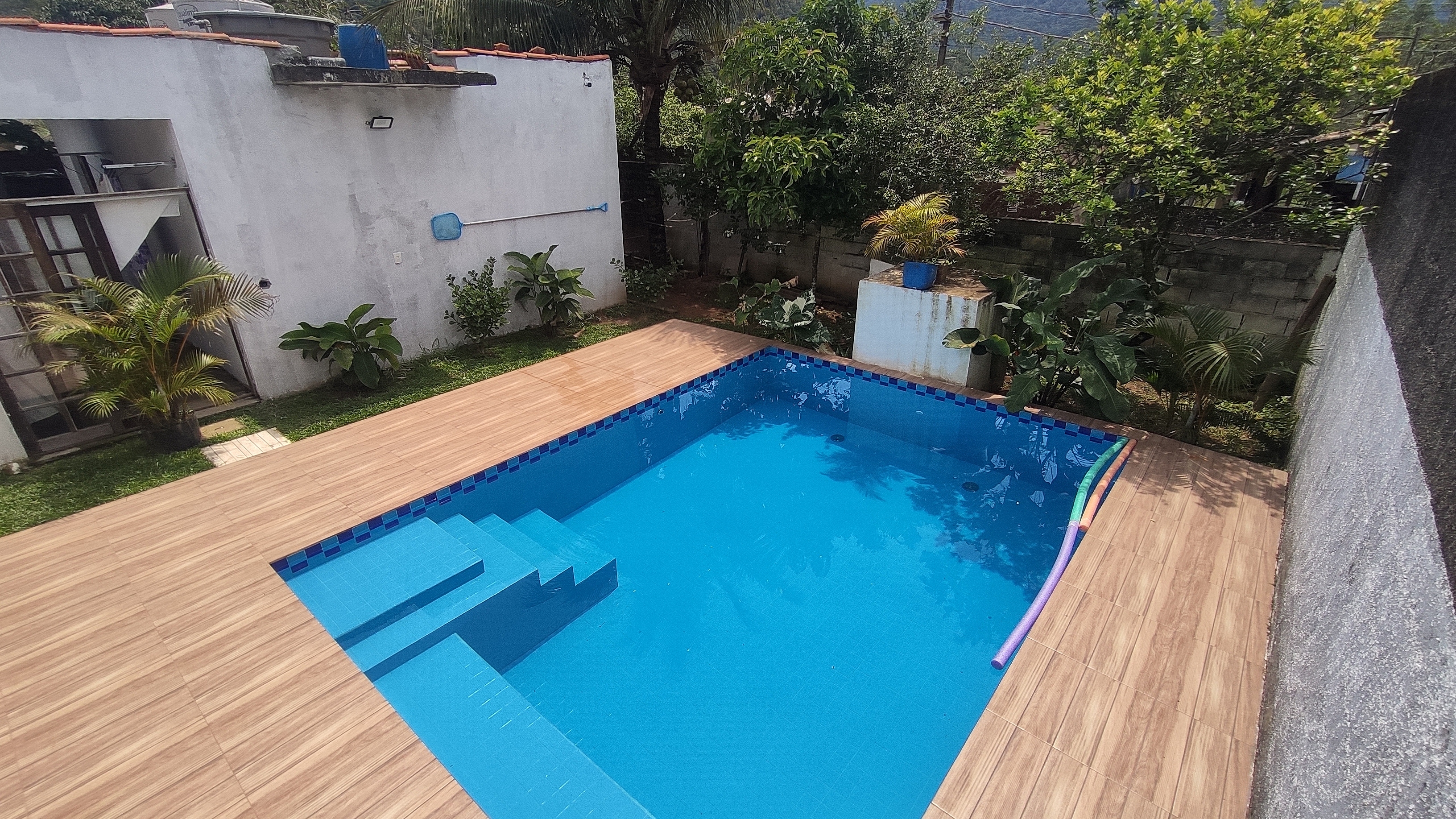 Pool house near Maranduba beach
