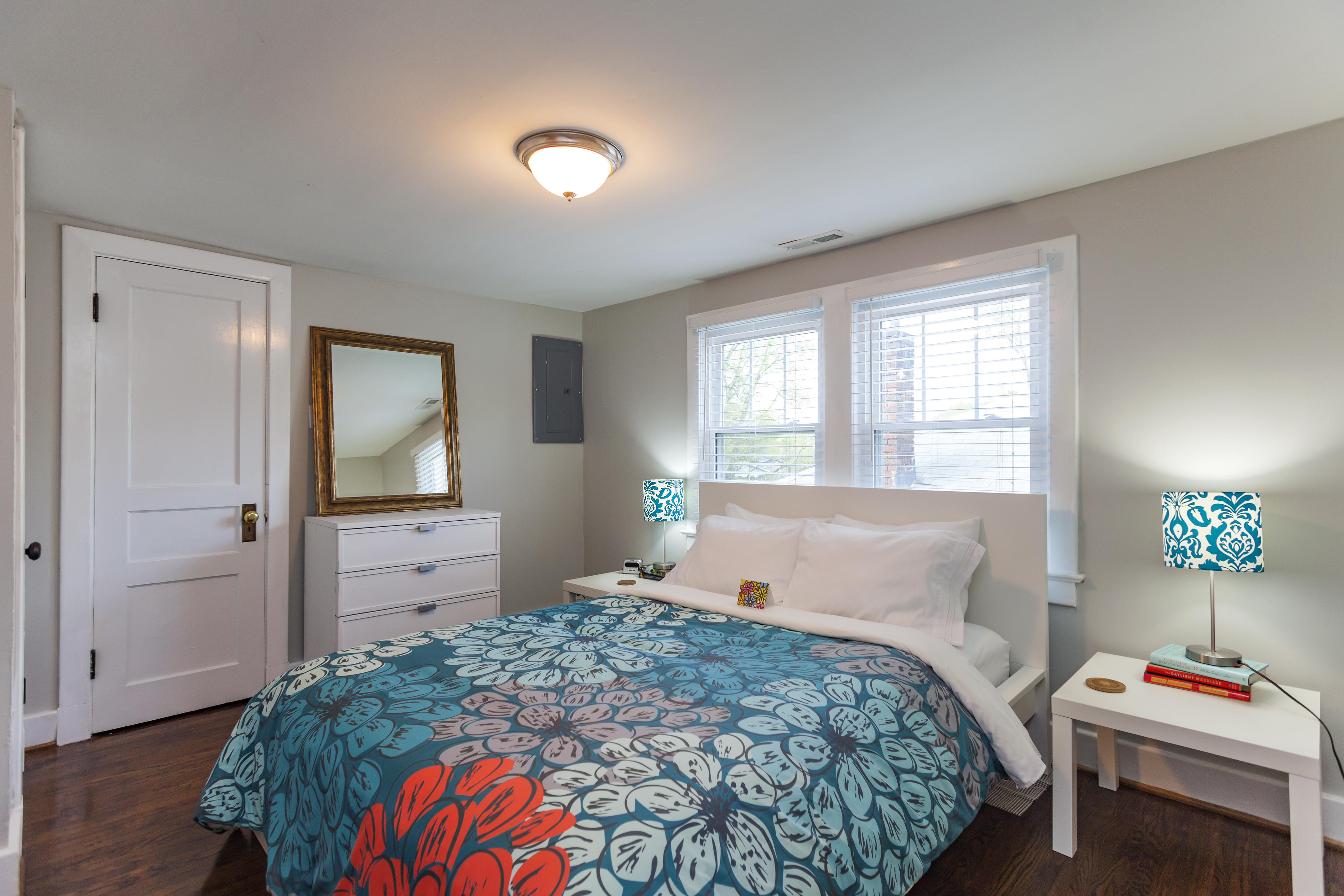 Apartment walking distance to Vandy! in District 24, Nashville