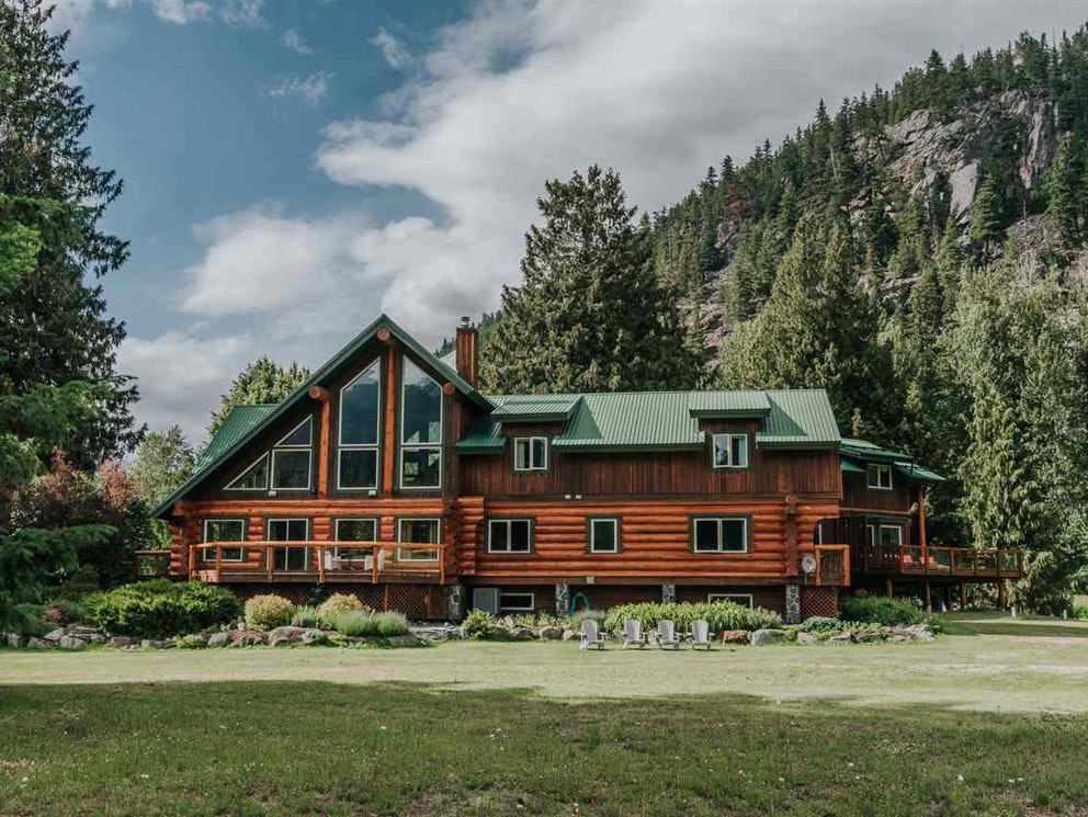Stunning Log Home- Hot Tub