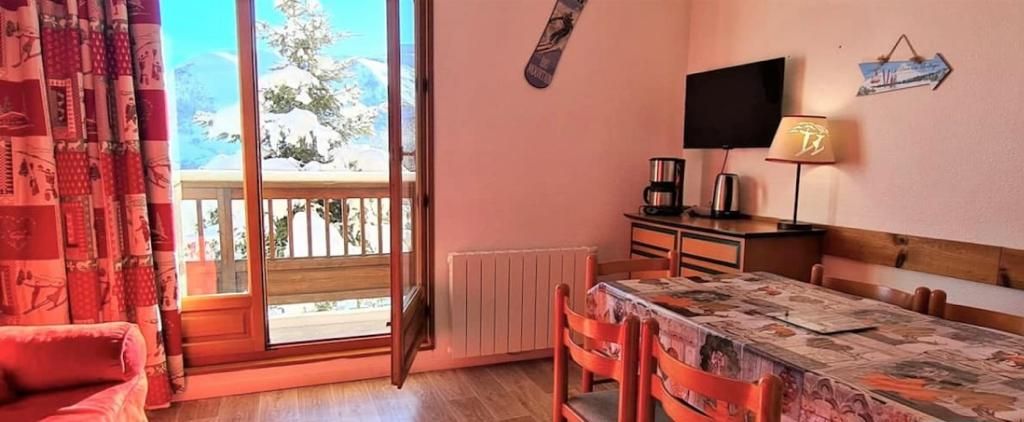 50m from the slopes and shops 6 pers. Pool SUMMER