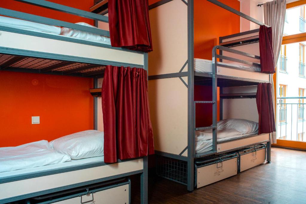 Bed in 6 Bed Dorm Ensuite Berlin, Almanya Airbnb