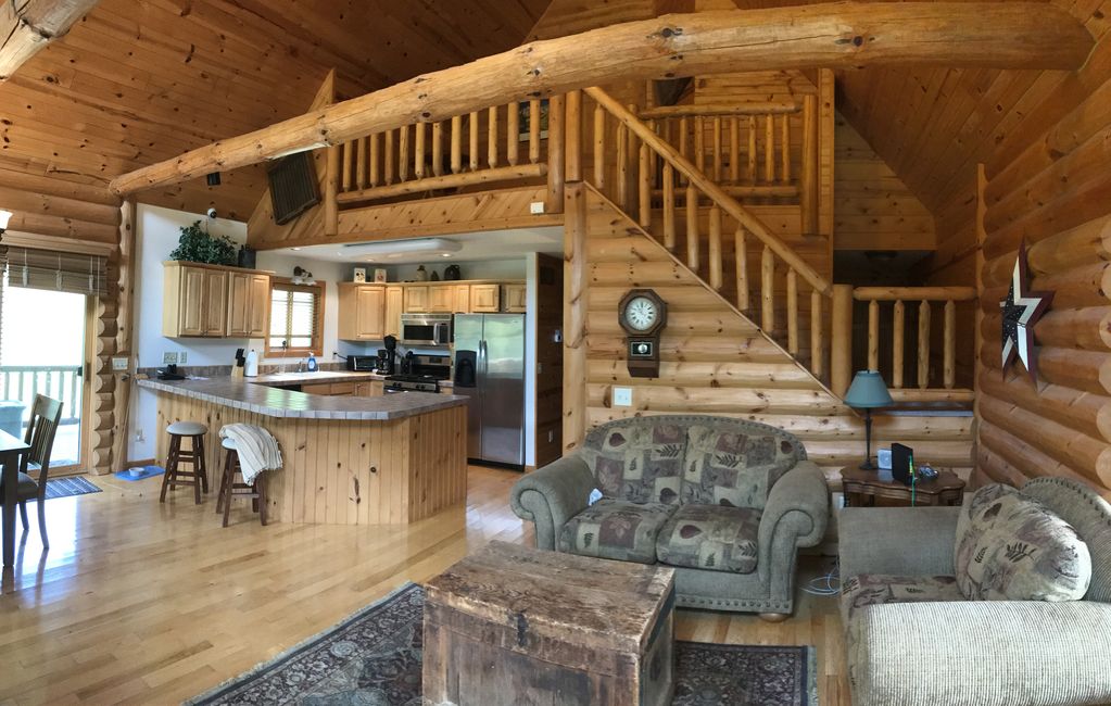 The Driftless Escape! Modern, large cabin/57 acres Cabins for Rent in