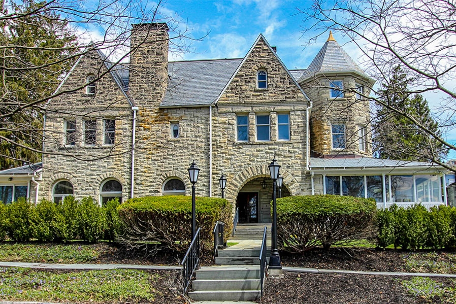 Historic 4 Bedroom Mansion at Fountain Place Houses for Rent in